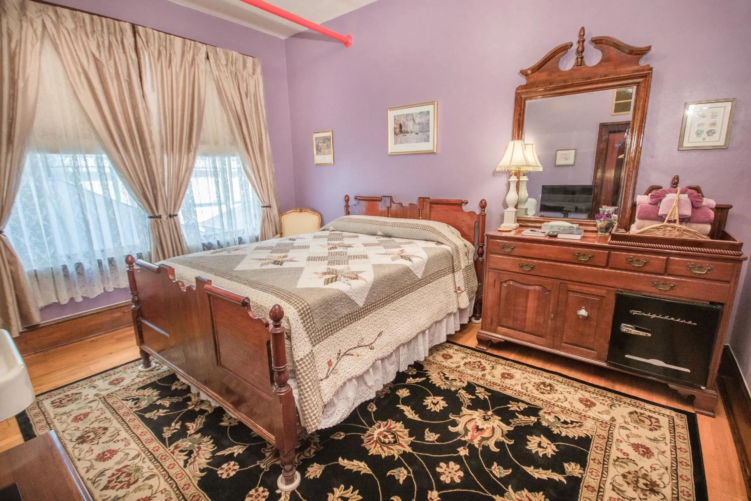 Photo of the whole room in The Edgewater Hotel