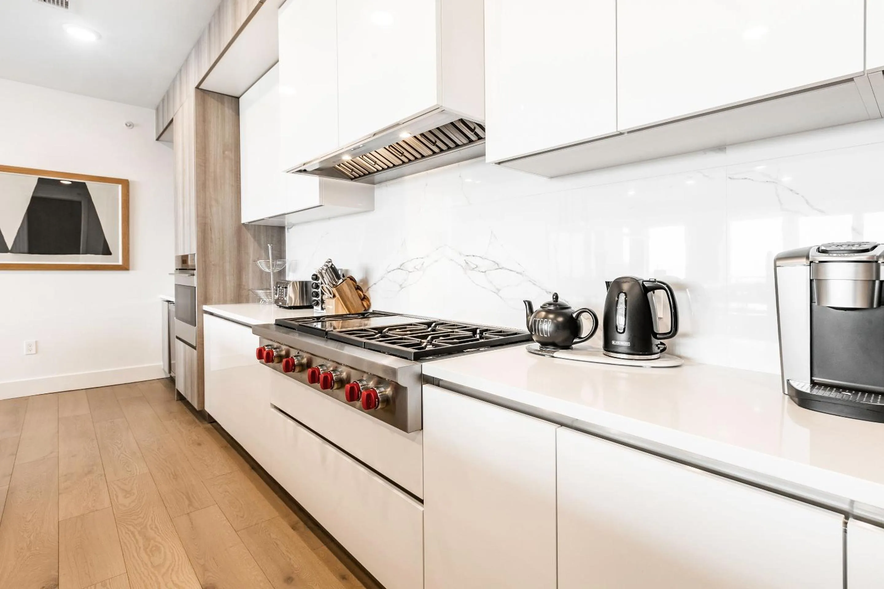 Coffee/tea facilities, Kitchen/Kitchenette in Apex at Park City