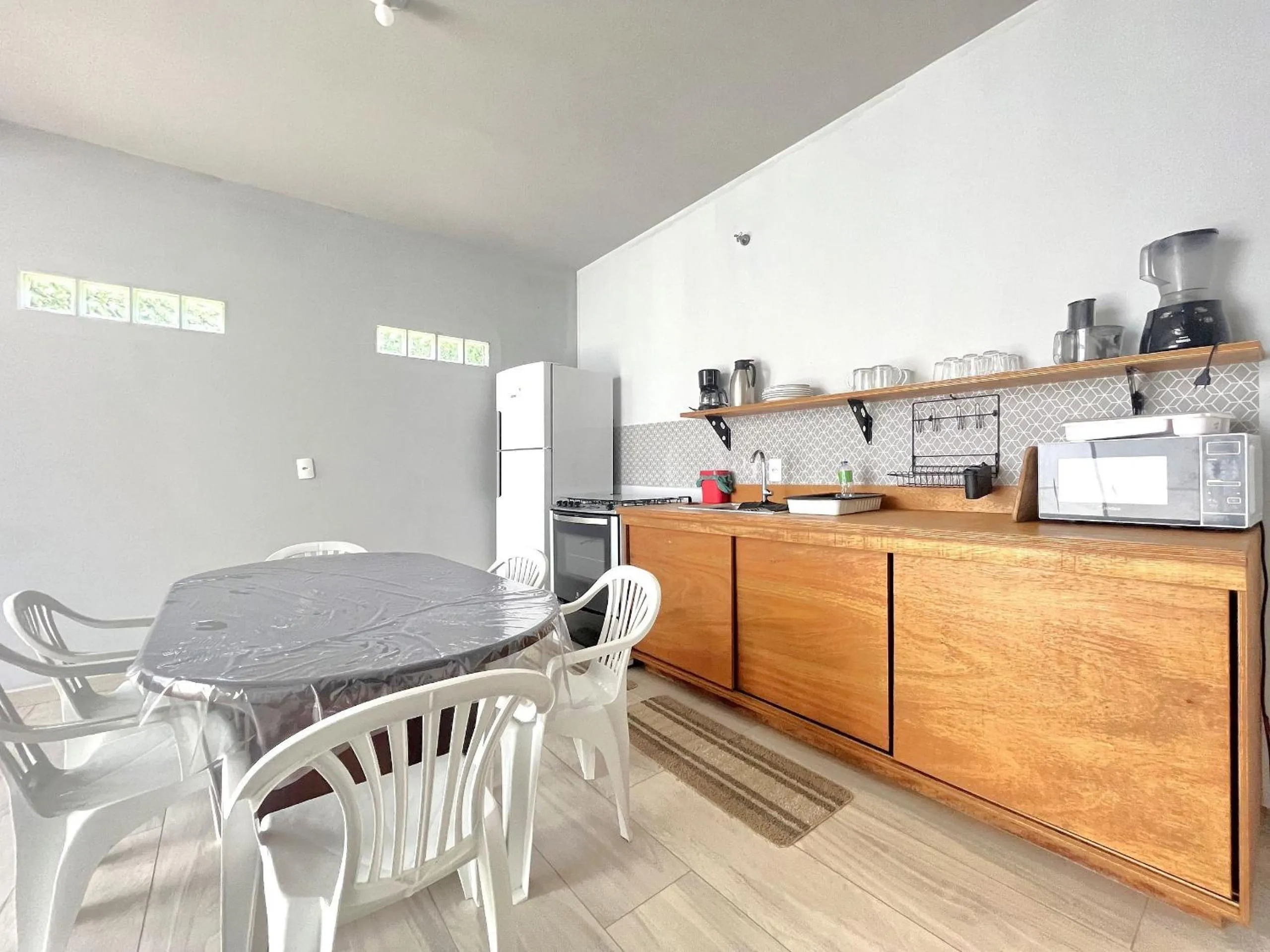 Kitchen or kitchenette in Apenas 700m do mar e 25min do Beto Carrero