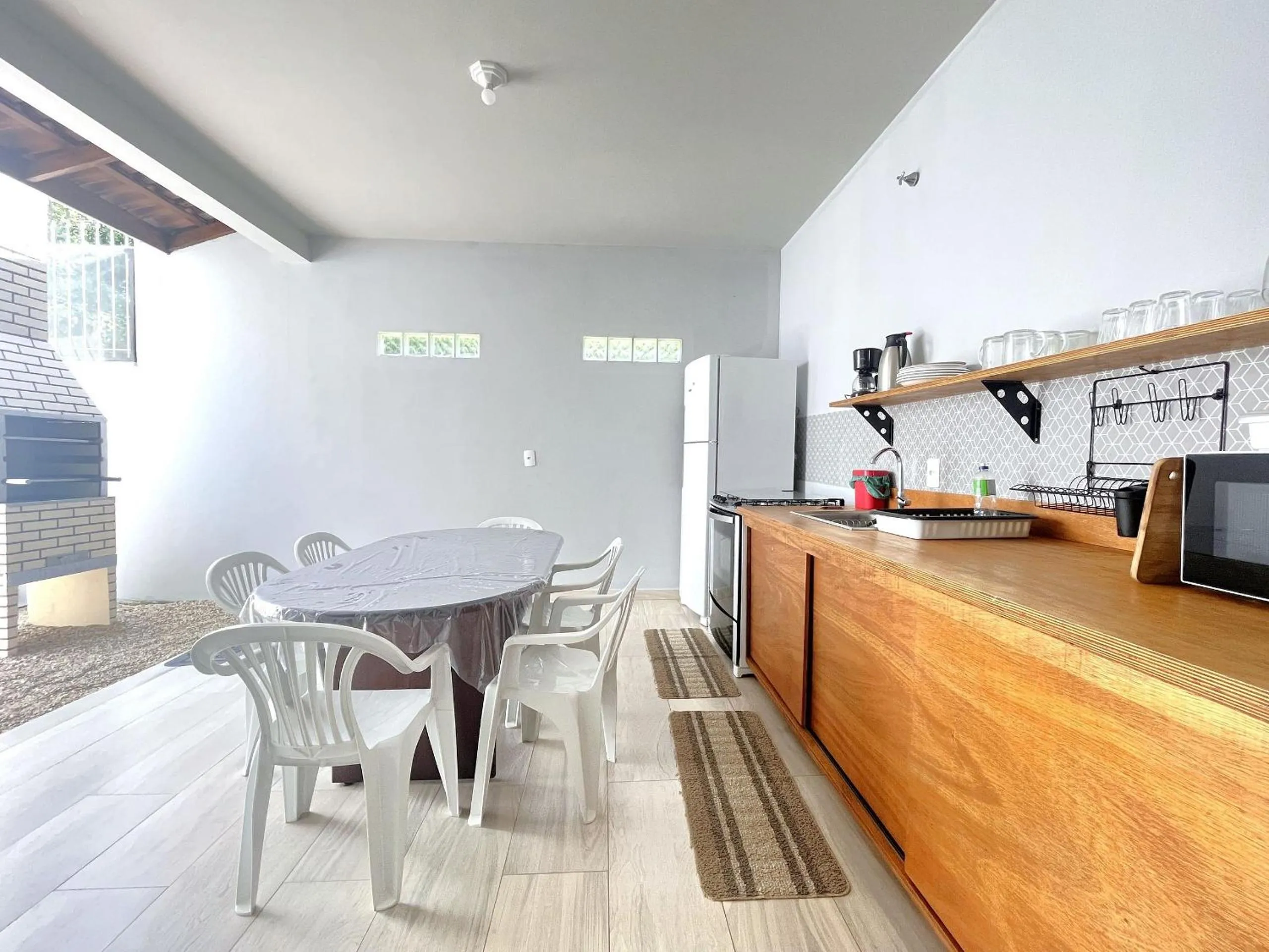 Kitchen or kitchenette in Apenas 700m do mar e 25min do Beto Carrero