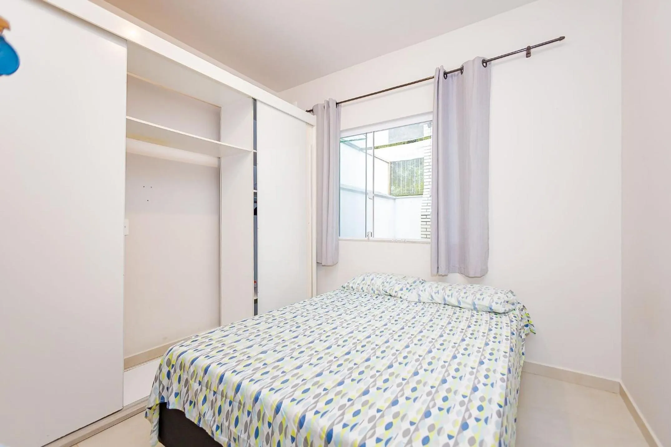 Bedroom in Apenas 700m do mar e 25min do Beto Carrero