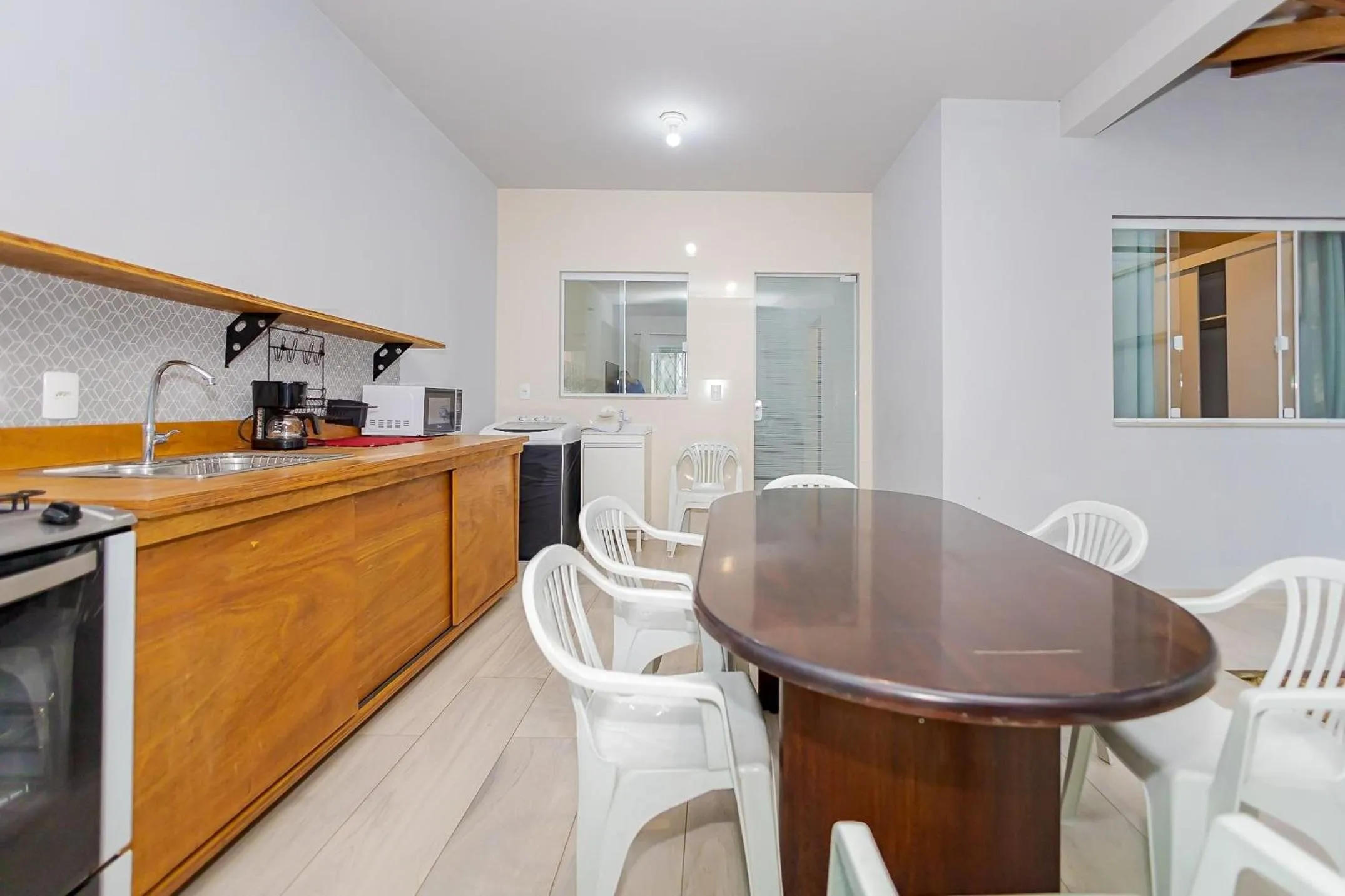 Kitchen or kitchenette in Apenas 700m do mar e 25min do Beto Carrero