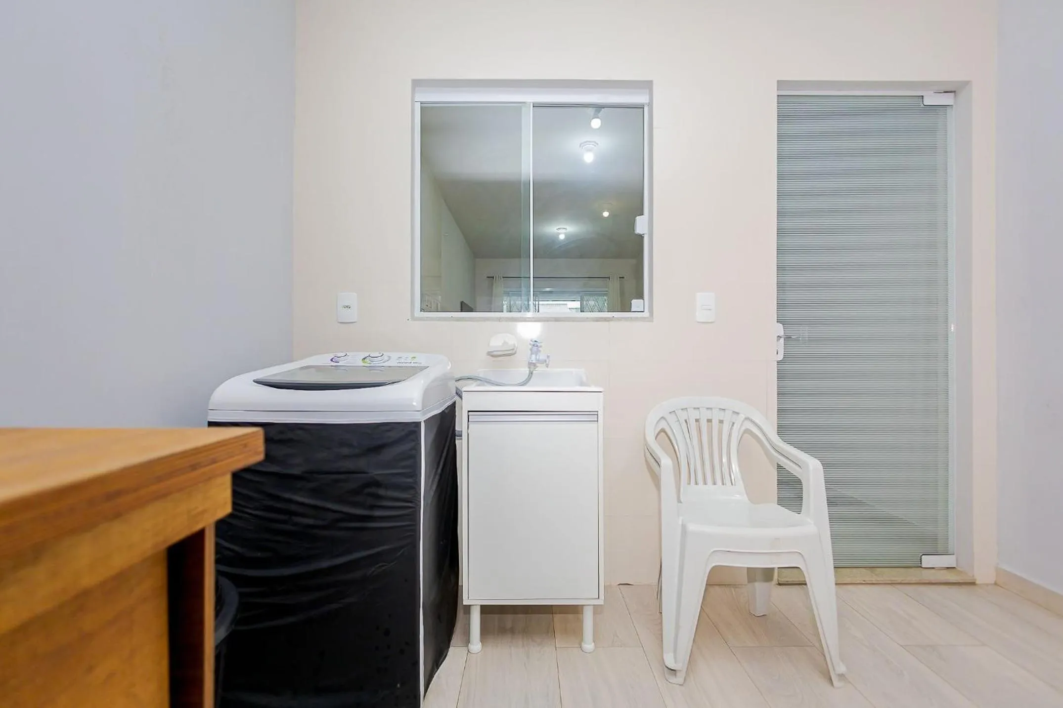 Kitchen or kitchenette in Apenas 700m do mar e 25min do Beto Carrero