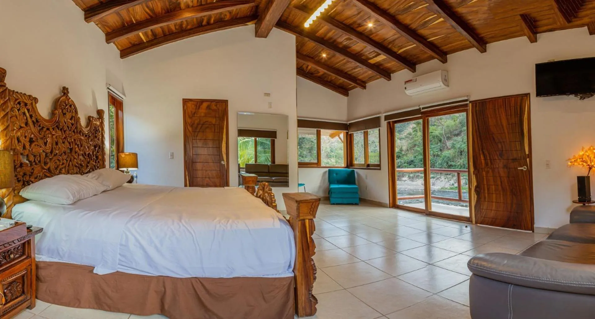 Bed in La Dulce Vista Hotel & Villas - Sierra Madre Puerto Vallarta