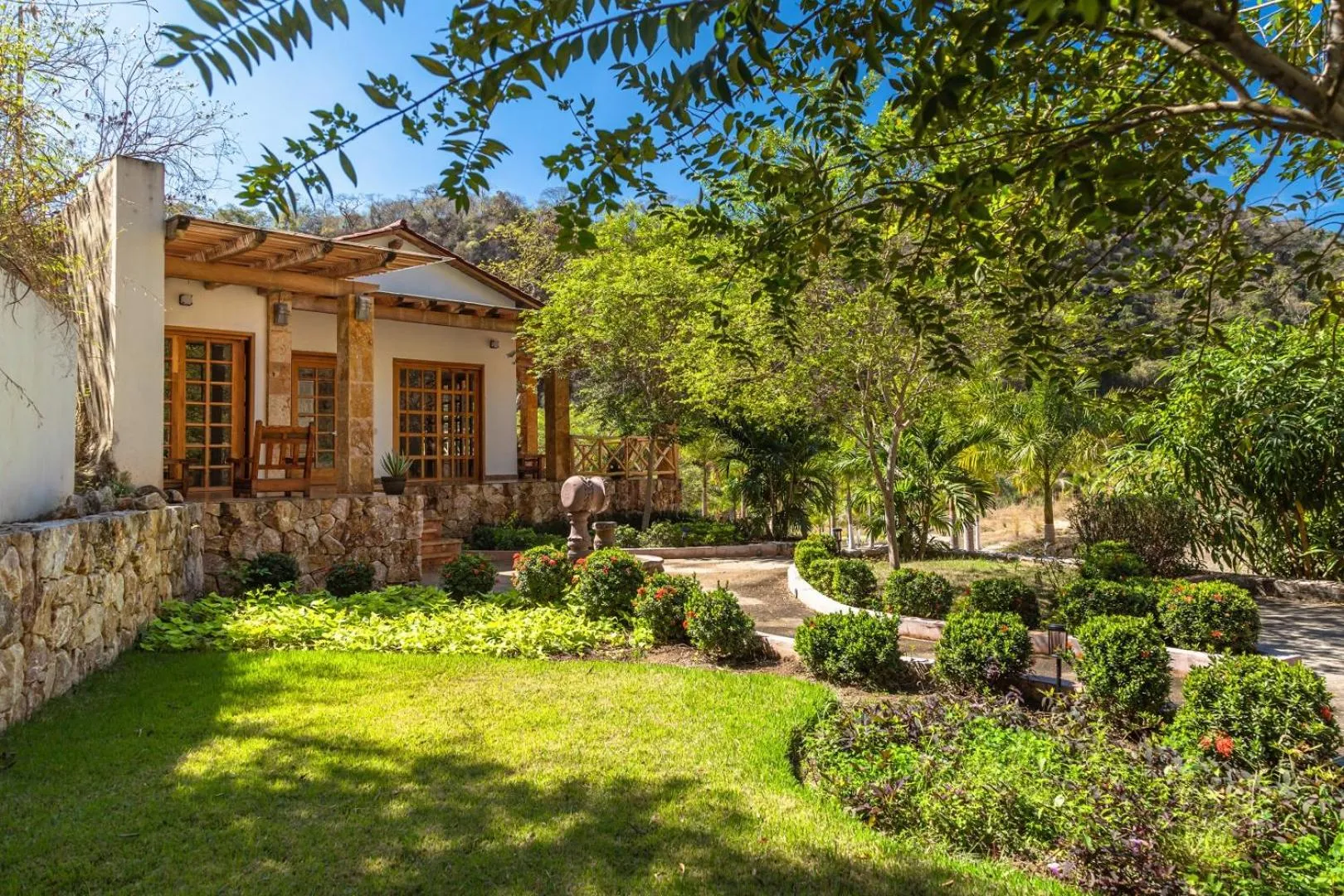 Garden in La Dulce Vista Hotel & Villas - Sierra Madre Puerto Vallarta
