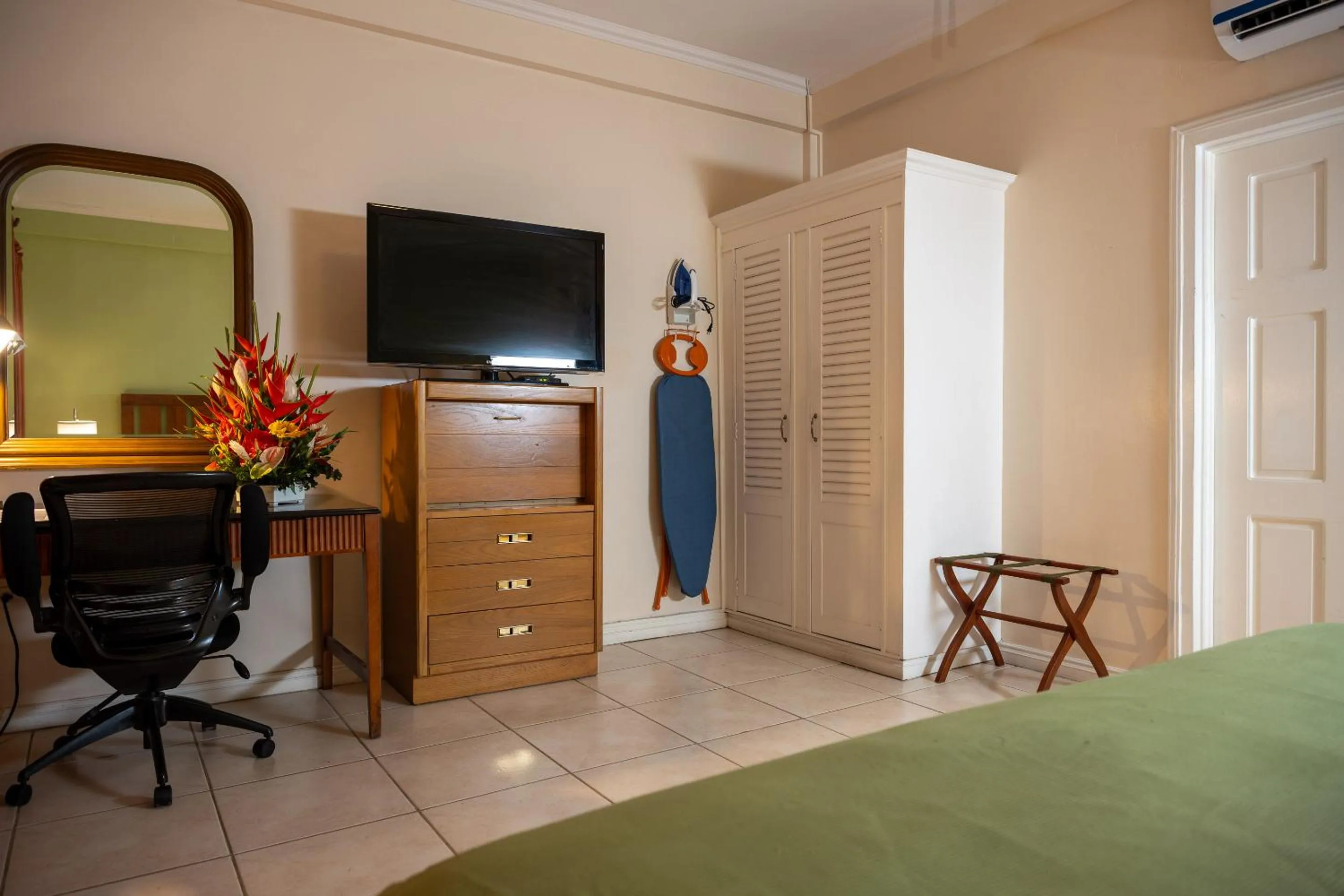 TV and multimedia, Bed in Grand Coastal Hotel