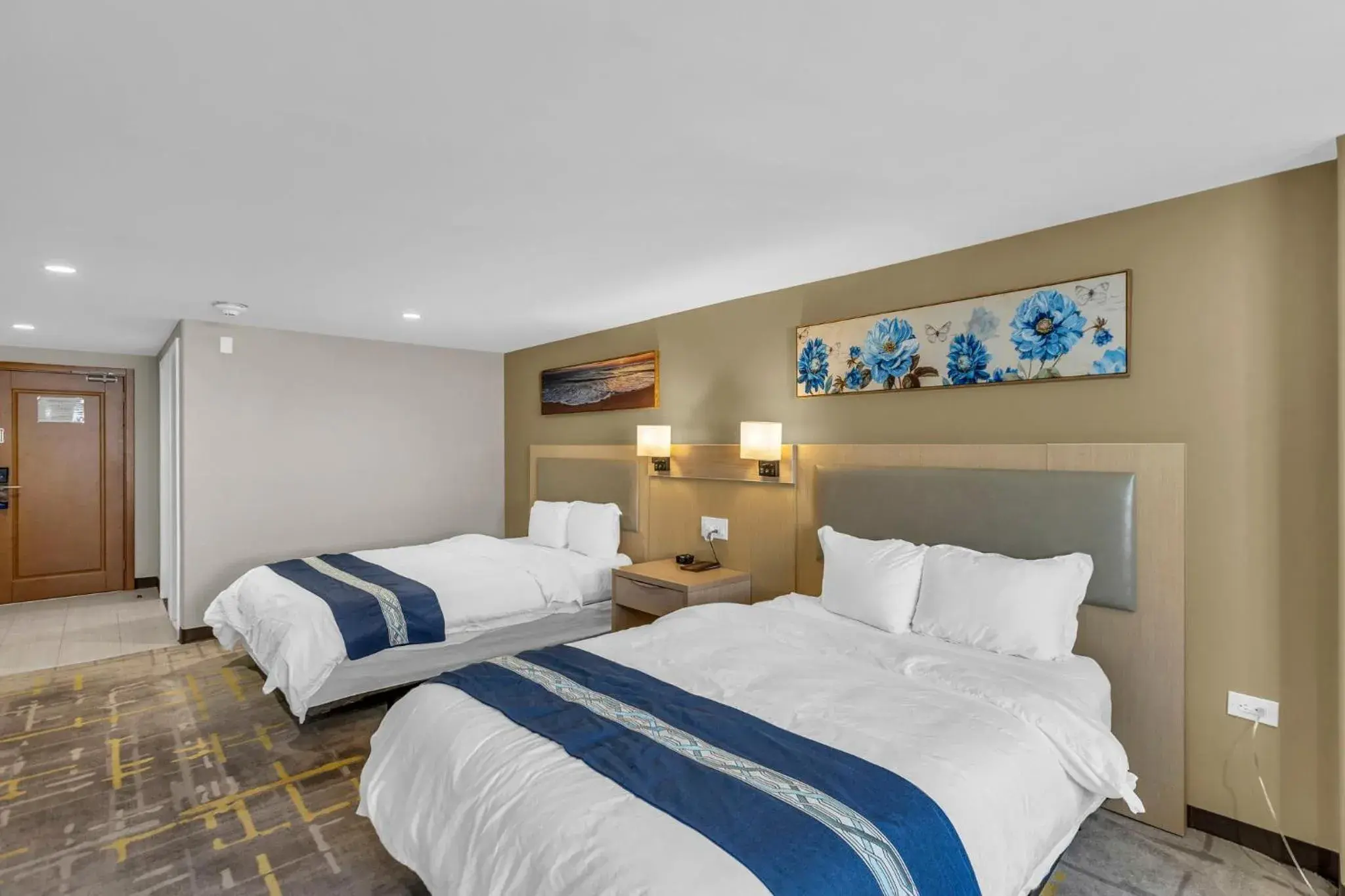 Double Room with Two Double Beds in KC Inn Hotel Kansas City Double Room with Two Double Beds in KC Inn Hotel Kansas City