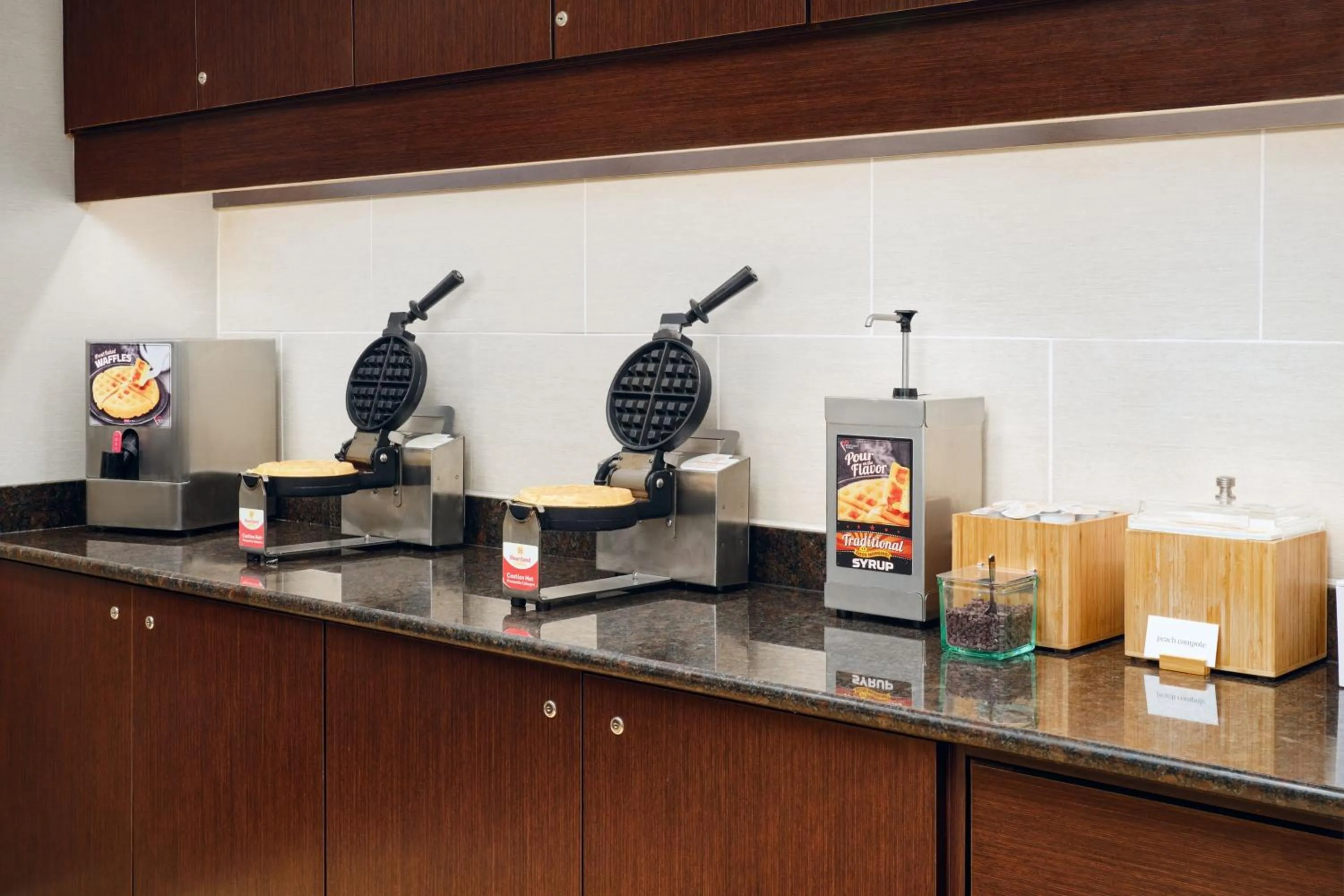 Restaurant/places to eat in Residence Inn by Marriott Fort Myers at I-75 and Gulf Coast Town Center