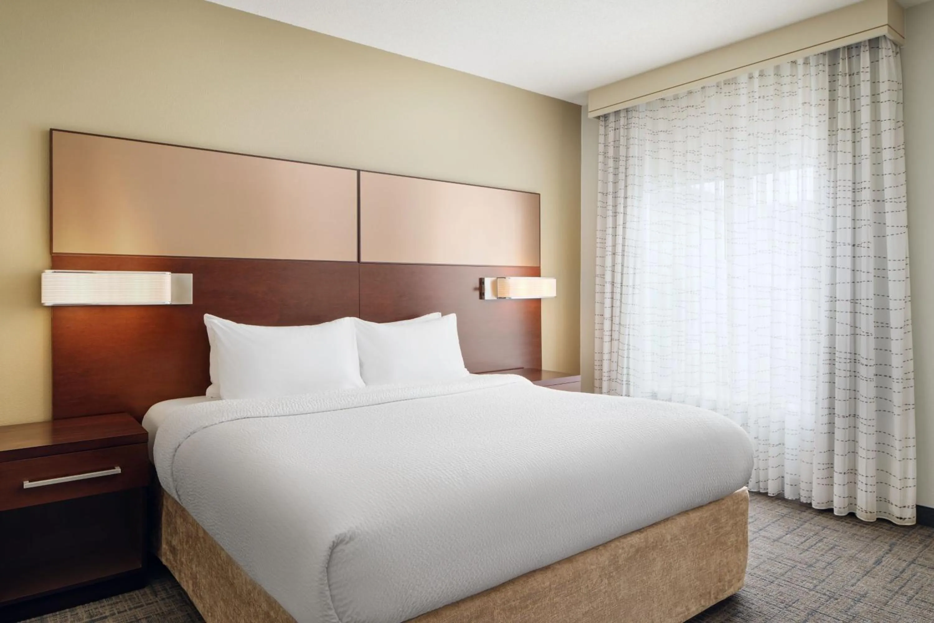 Bedroom, Bed in Residence Inn by Marriott Fort Myers at I-75 and Gulf Coast Town Center