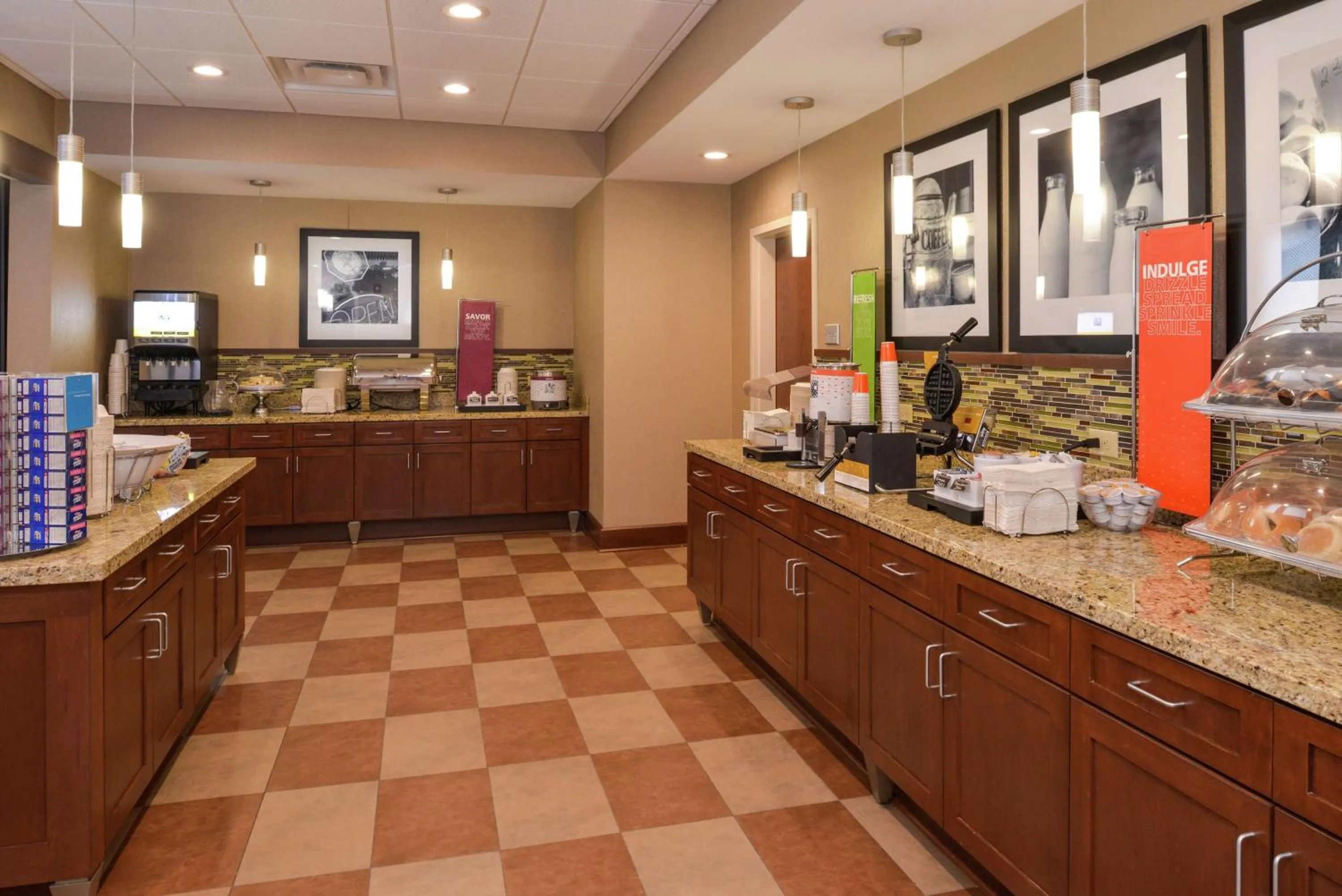 Dining area in Hampton Inn & Suites by Hilton Lonoke