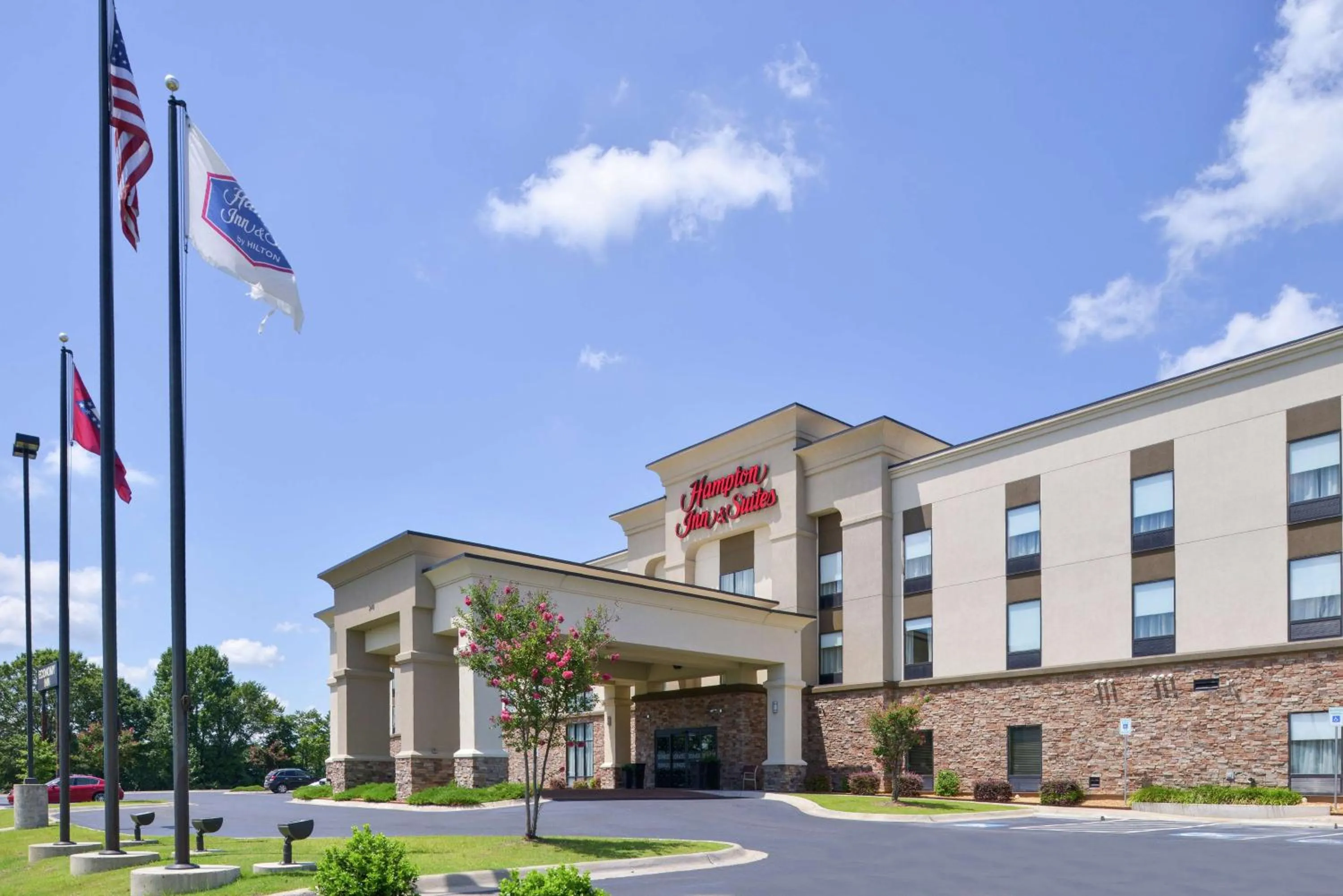 Property building in Hampton Inn & Suites by Hilton Lonoke