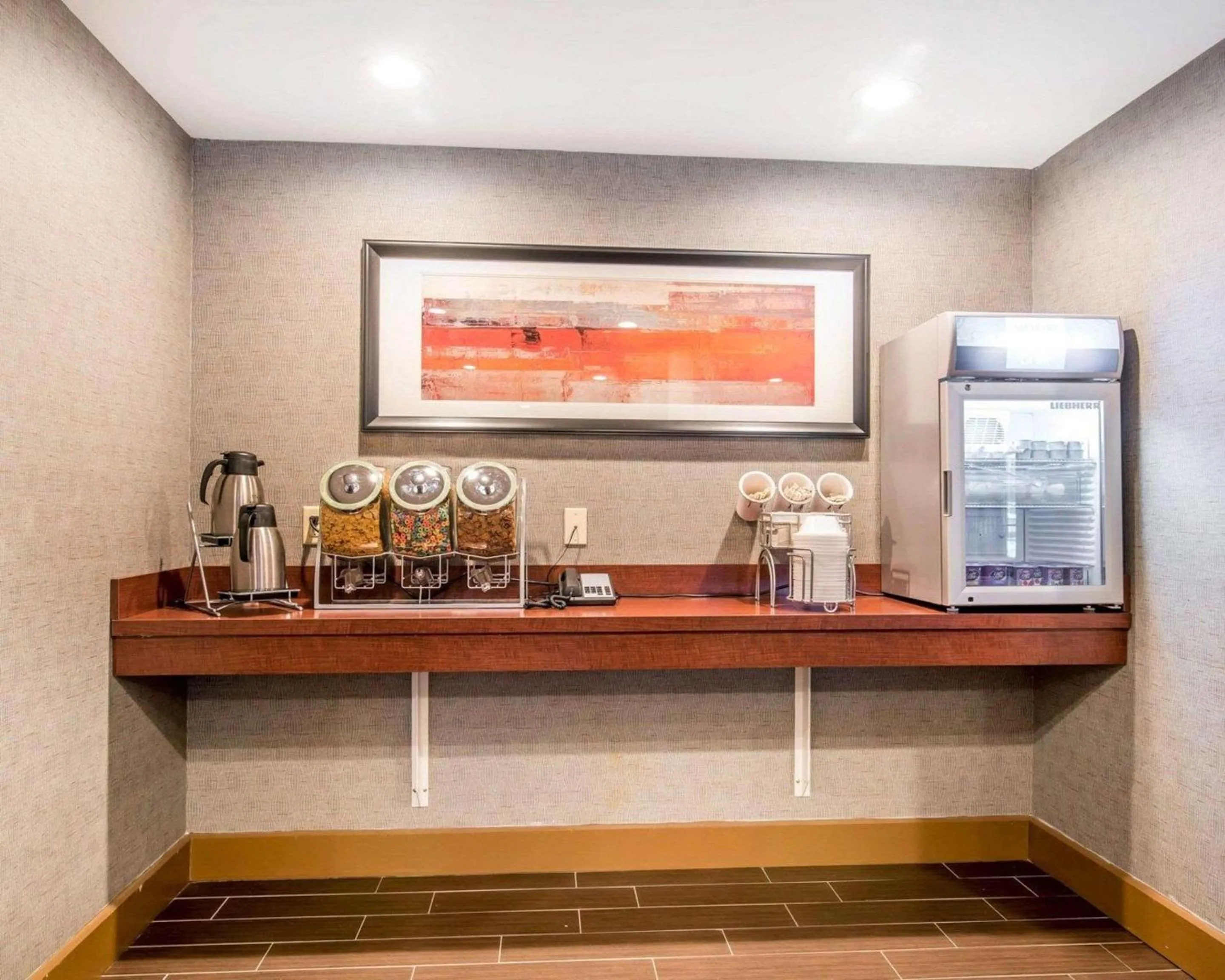 Breakfast in Comfort Inn & Suites Brattleboro I-91