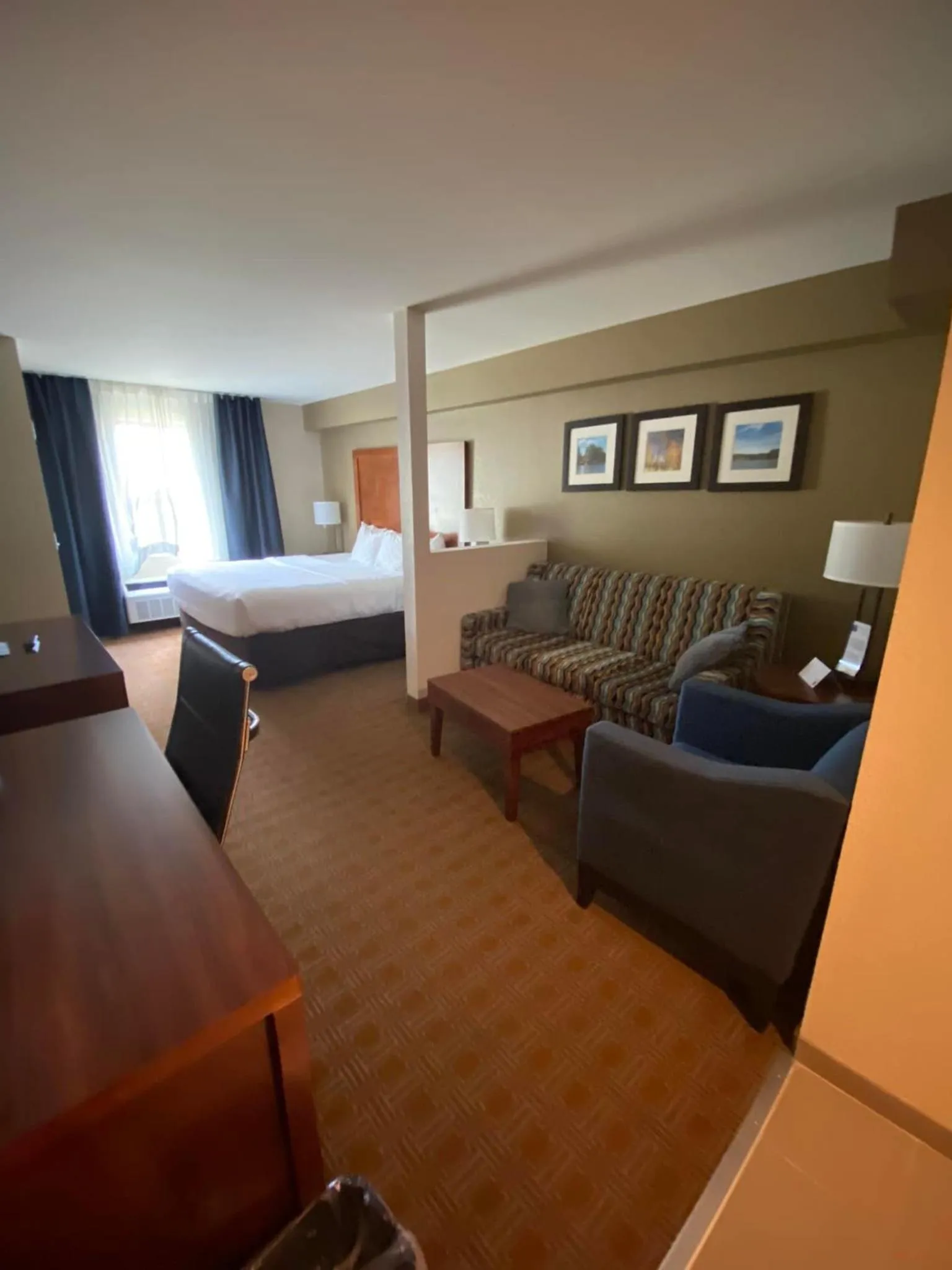 Bed in Comfort Inn & Suites Brattleboro I-91