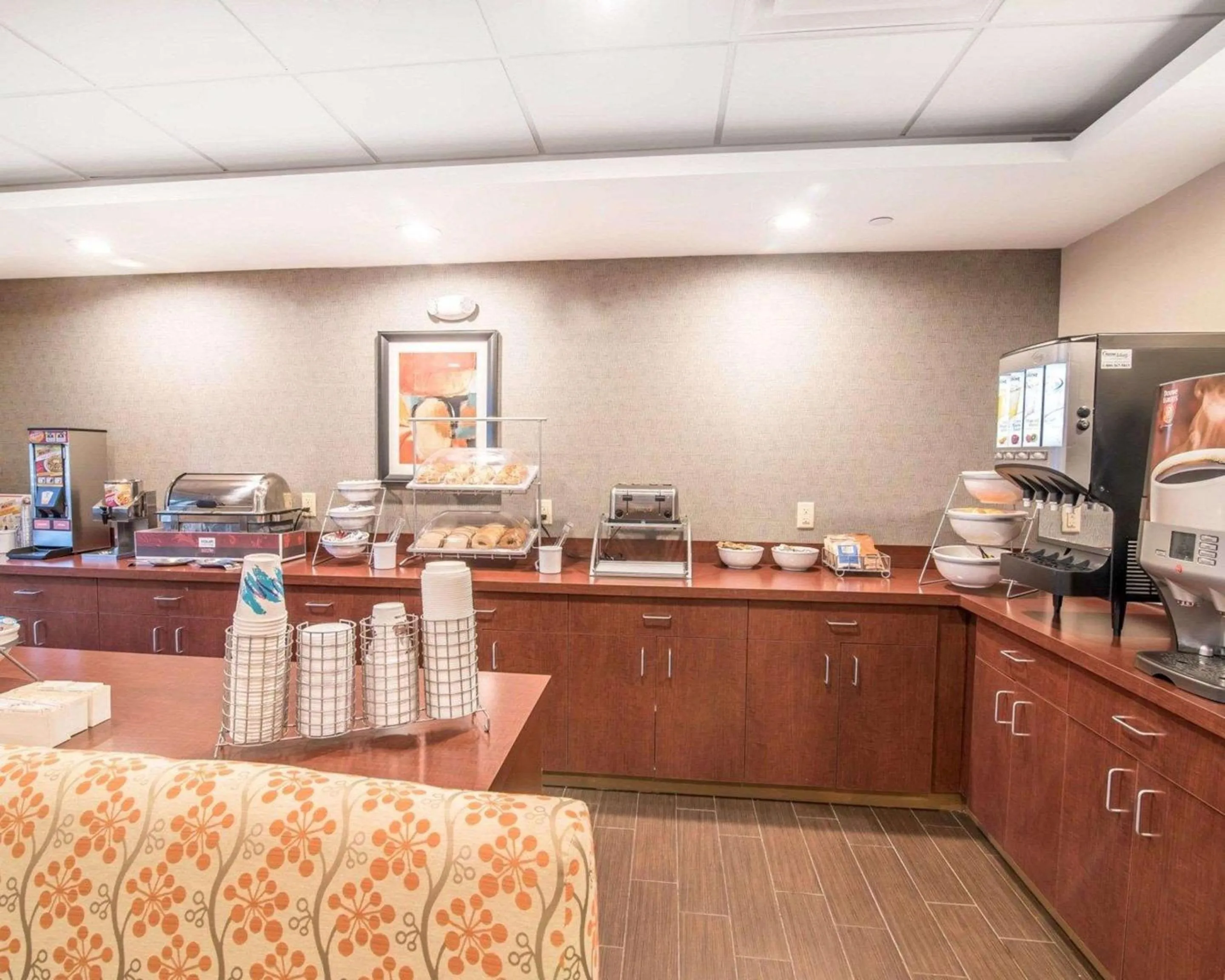 Breakfast in Comfort Inn & Suites Brattleboro I-91