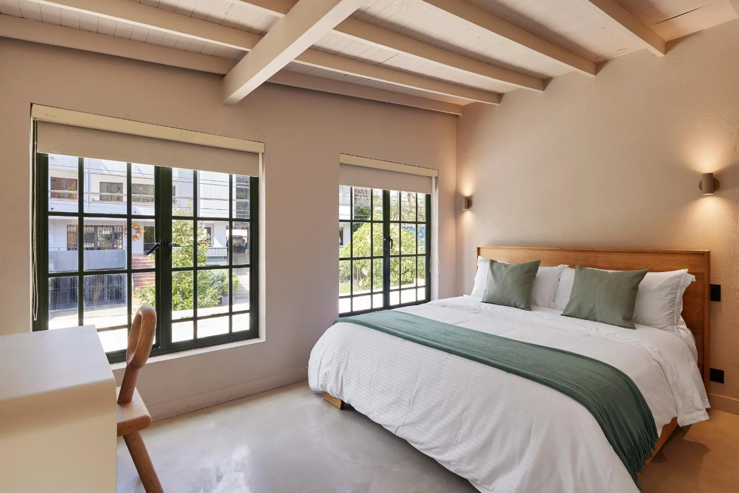 Quiet street view, Bed in Antipoda Hotel Boutique