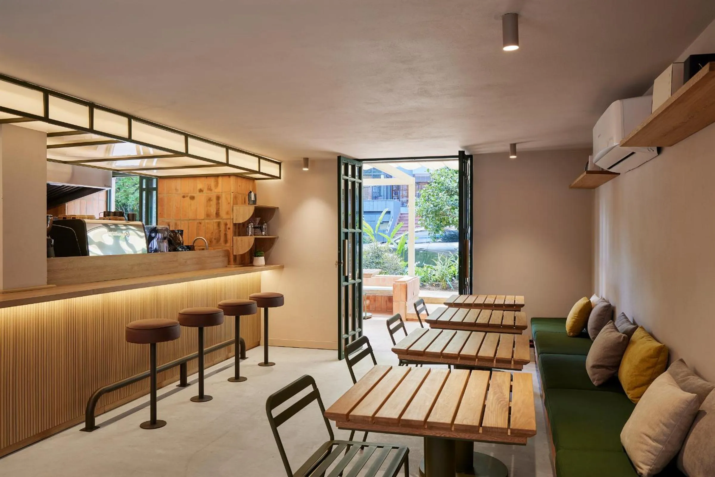 Restaurant/places to eat in Antipoda Hotel Boutique