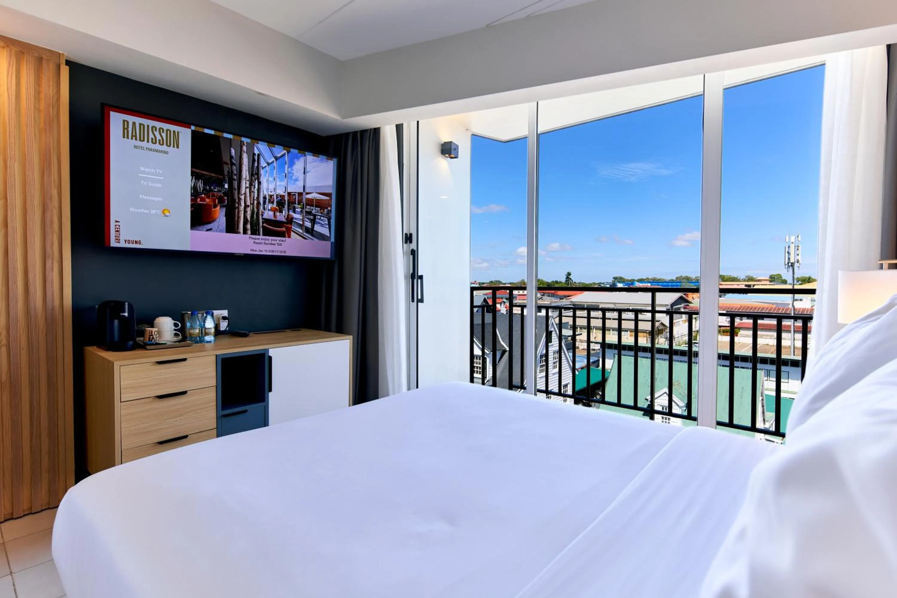 TV and multimedia, Bed in Radisson Hotel Paramaribo