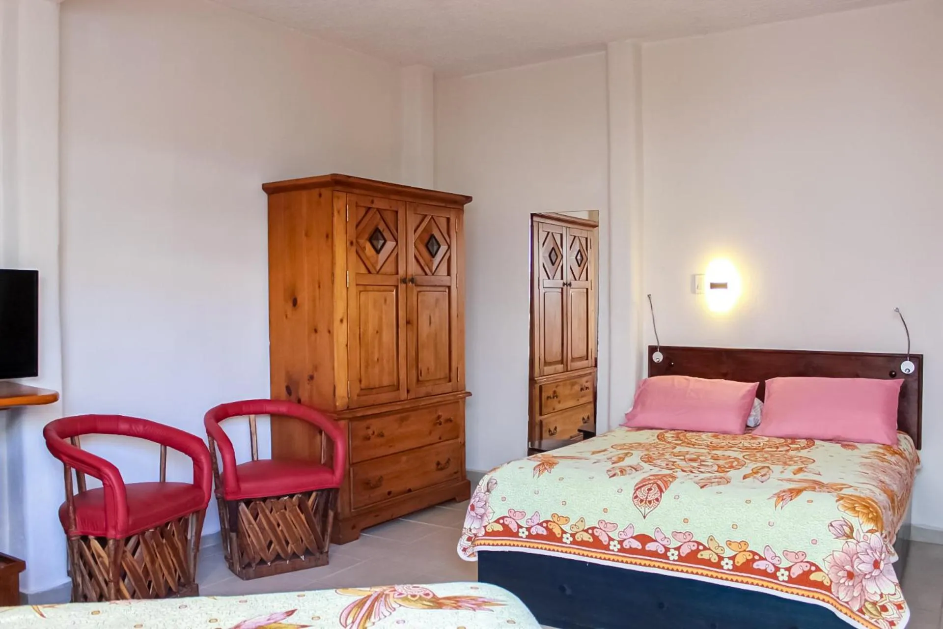 Photo of the whole room, Bed in Hotel Allende