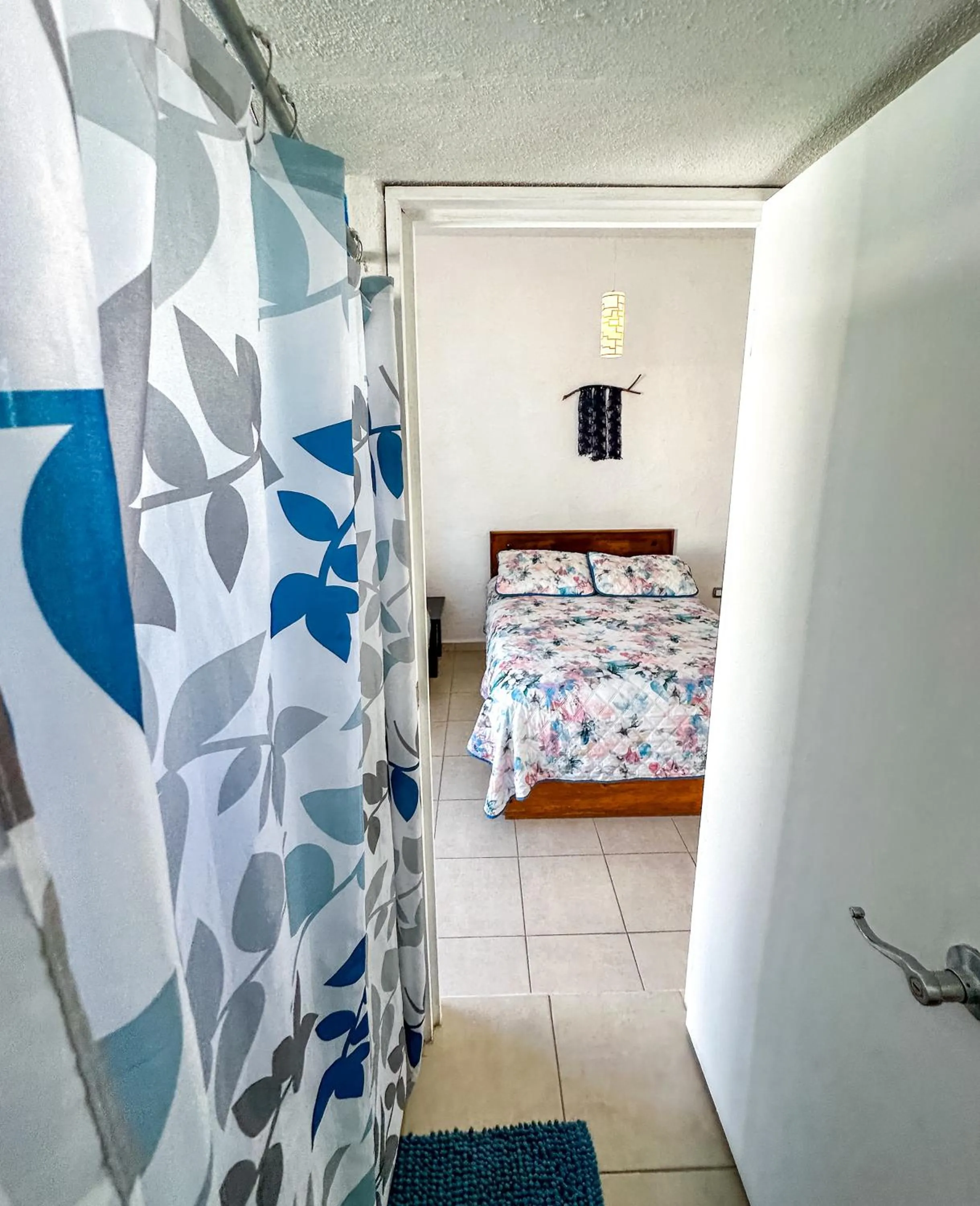 Bathroom, Bed in Hotel Allende