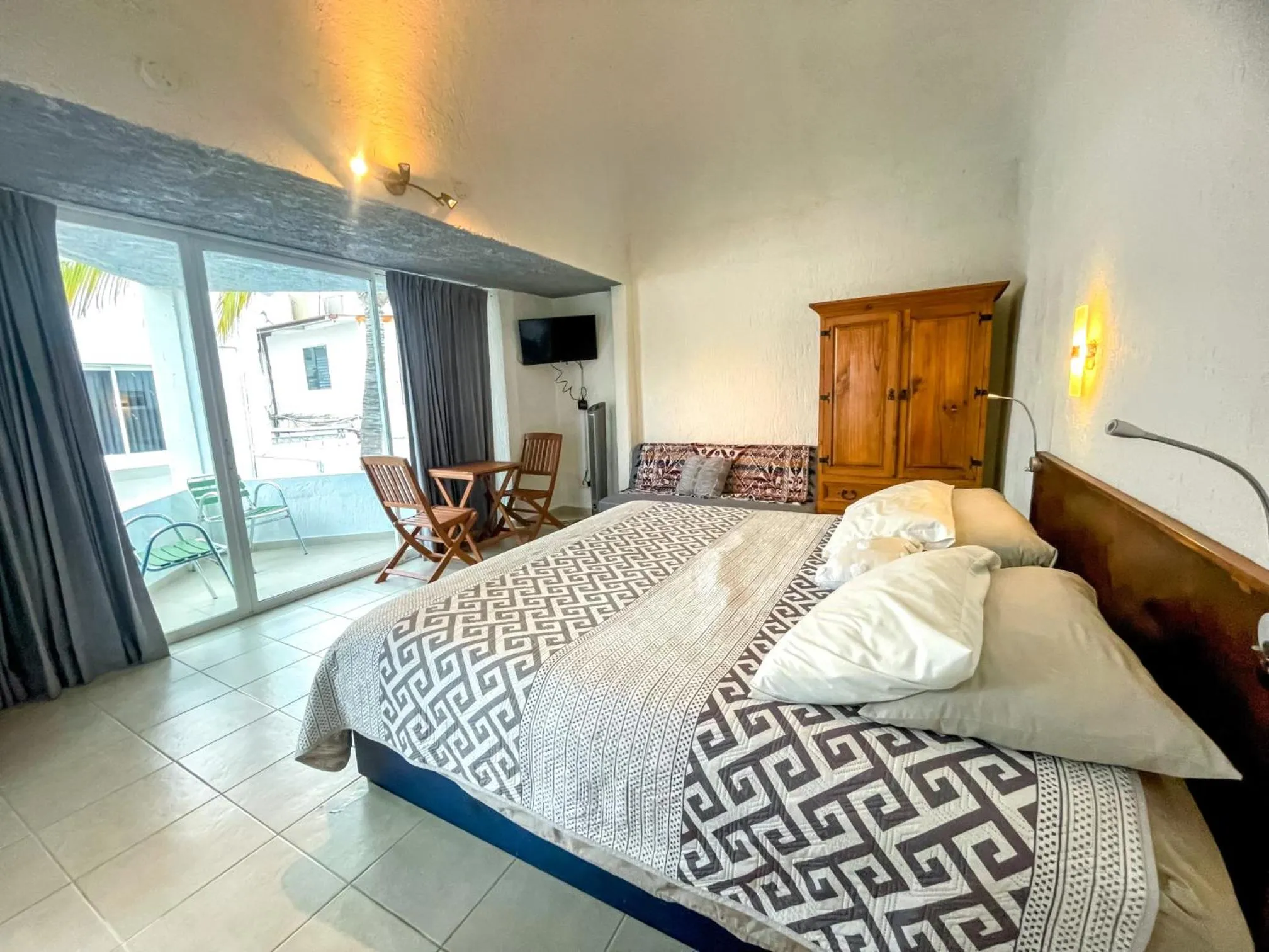 Photo of the whole room, Bed in Hotel Allende