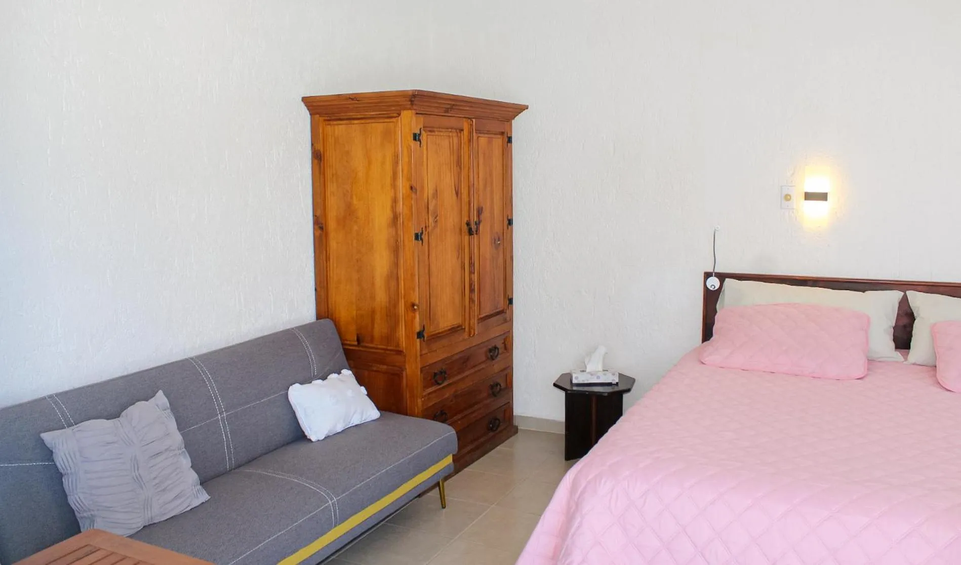 Photo of the whole room, Bed in Hotel Allende