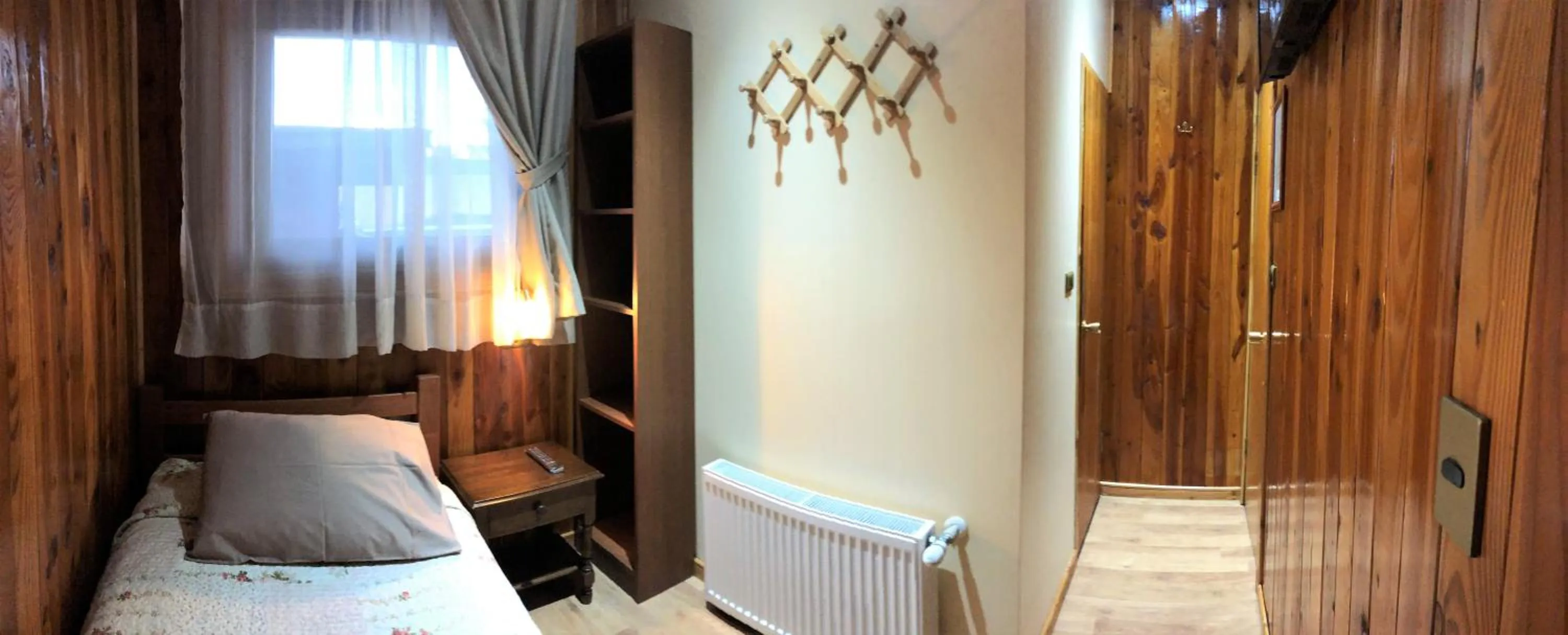 Shower, Bed in Hostal Graciela