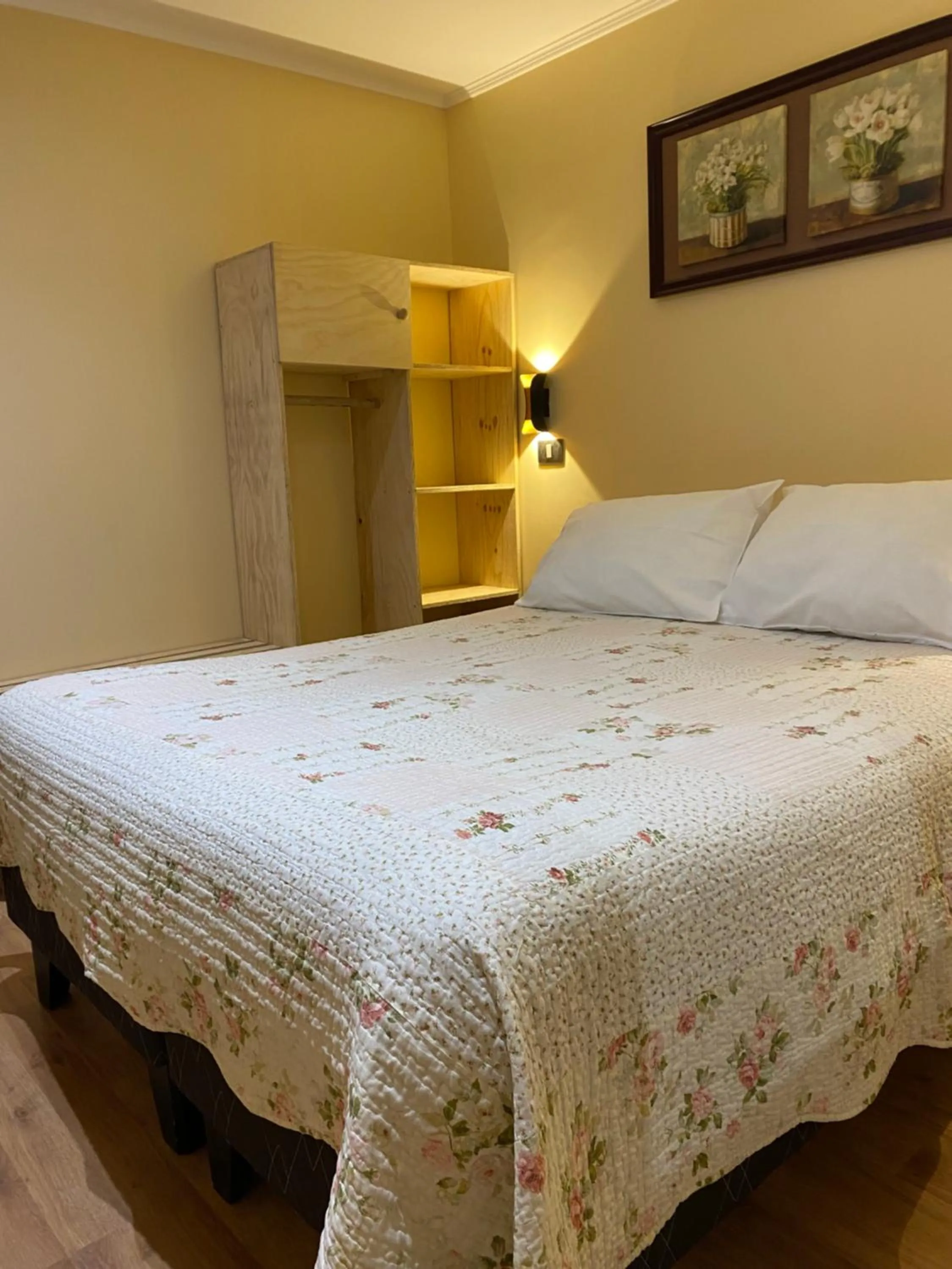 TV and multimedia, Bed in Hostal Graciela