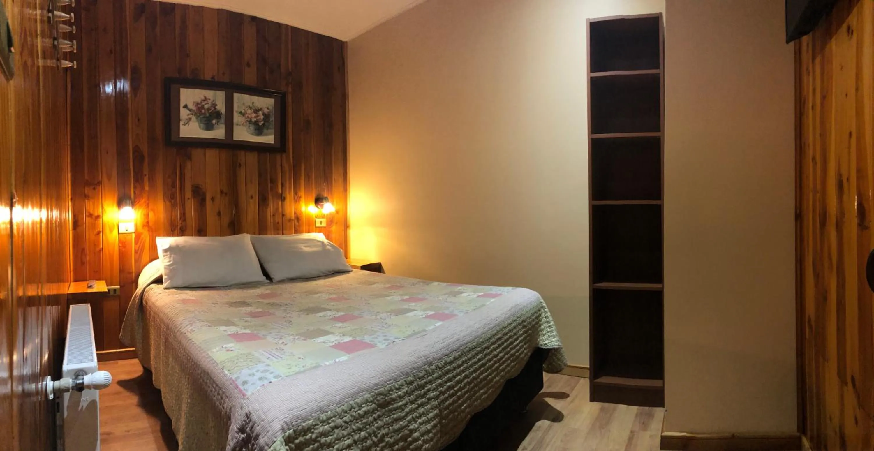 Shower, Bed in Hostal Graciela