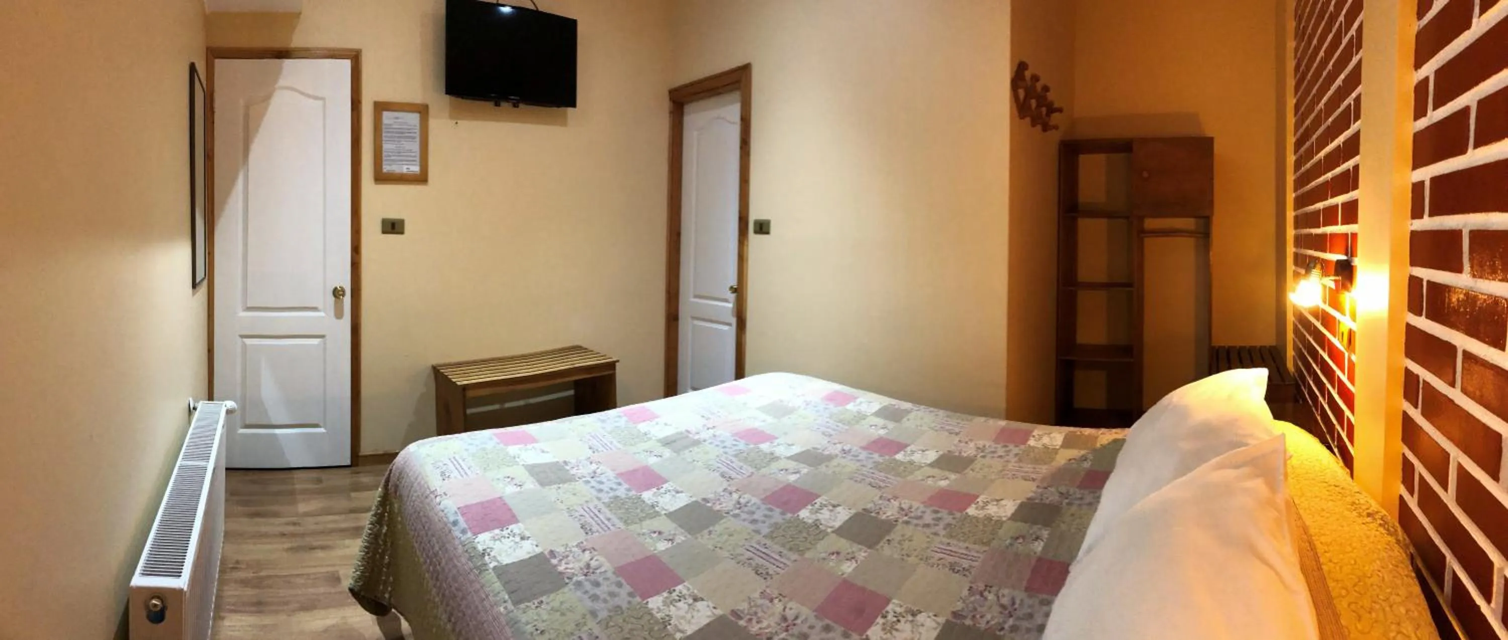 Shower, Bed in Hostal Graciela