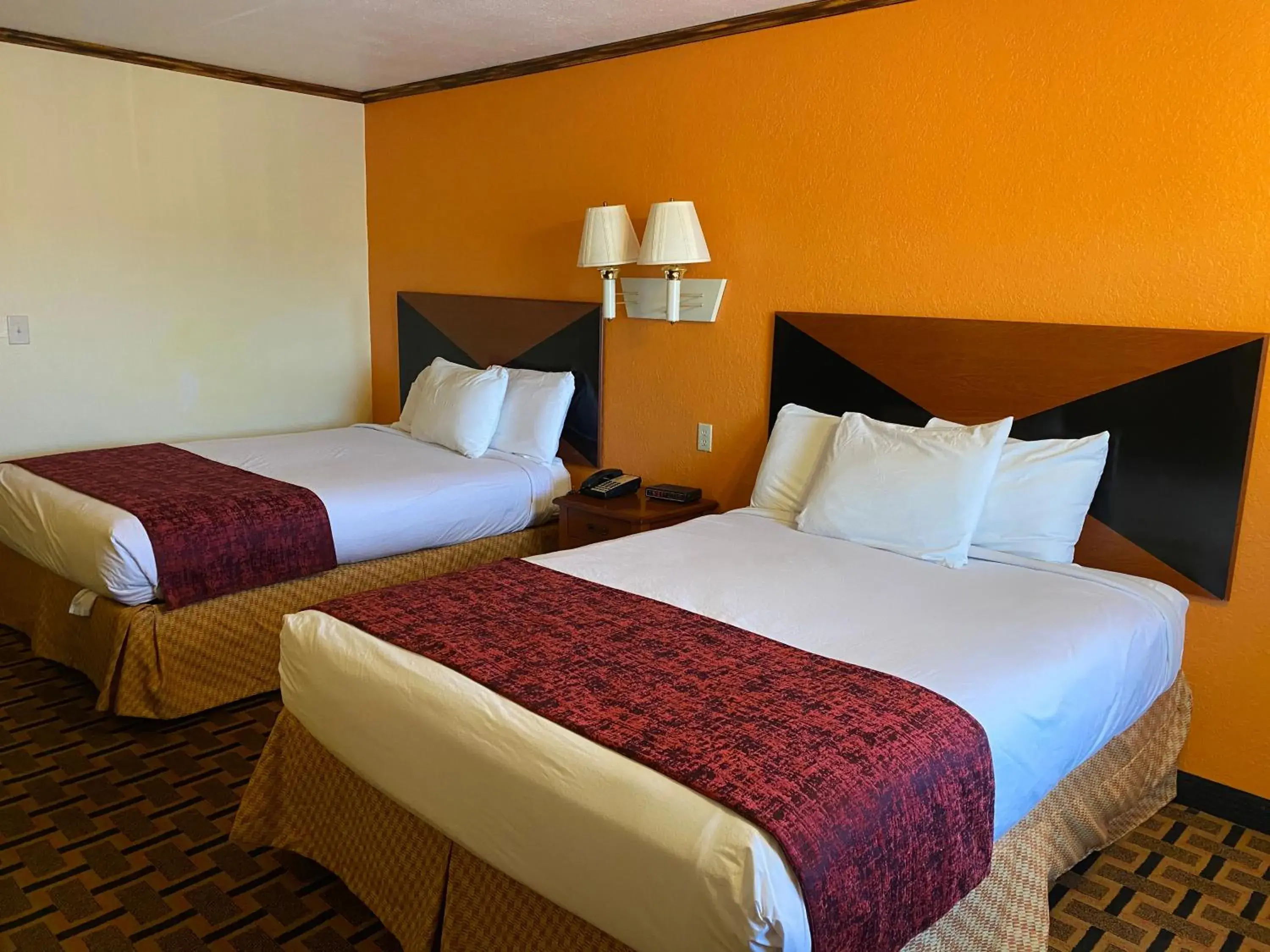 Queen Room with Two Queen Beds - Non-Smoking in Green bird Inn Queen Room with Two Queen Beds - Non-Smoking in Green bird Inn