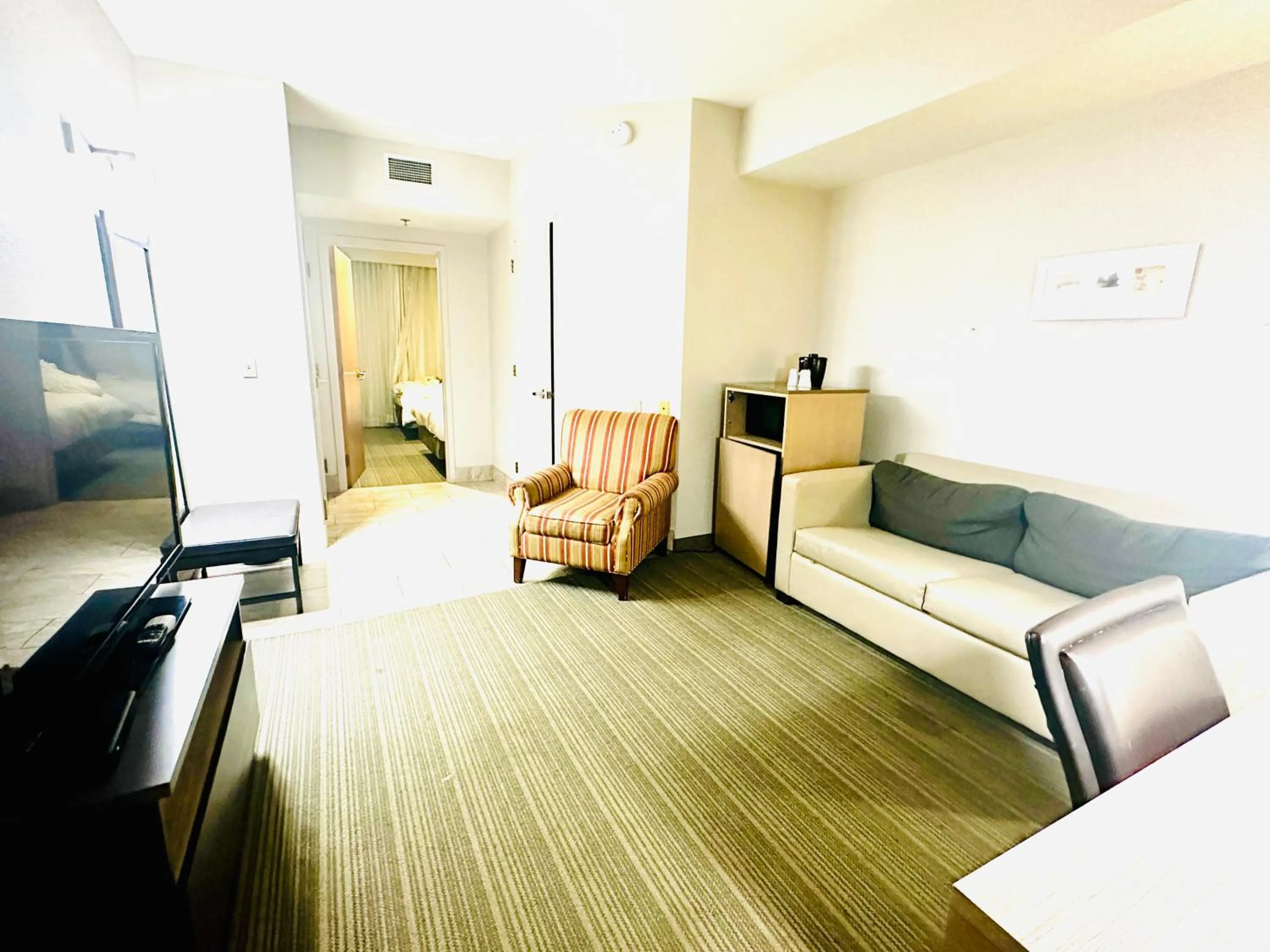 Living room in Radiant Inn and Suites