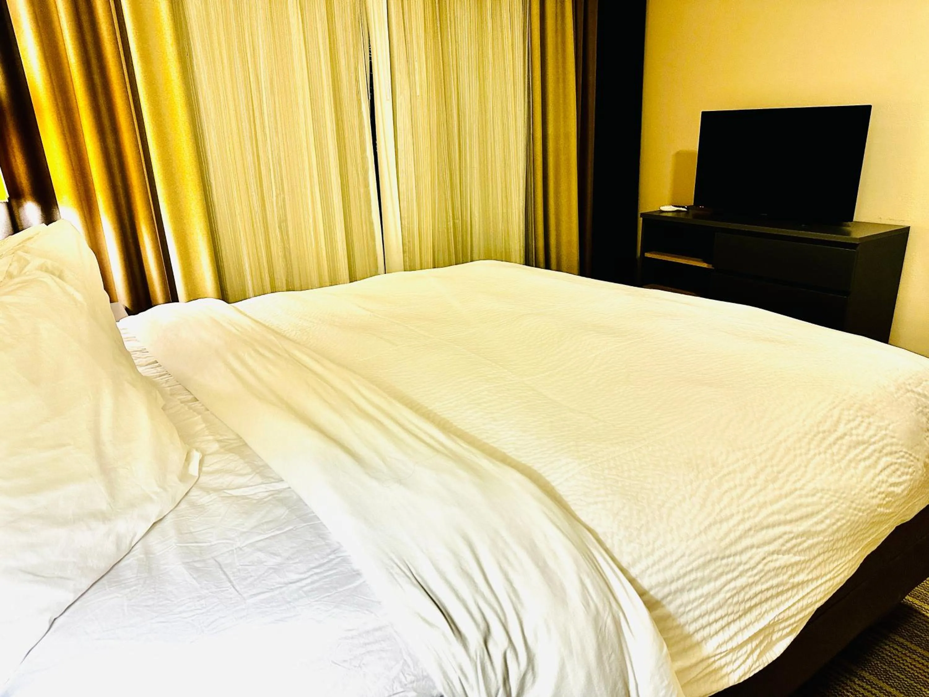 Bed in Radiant Inn and Suites