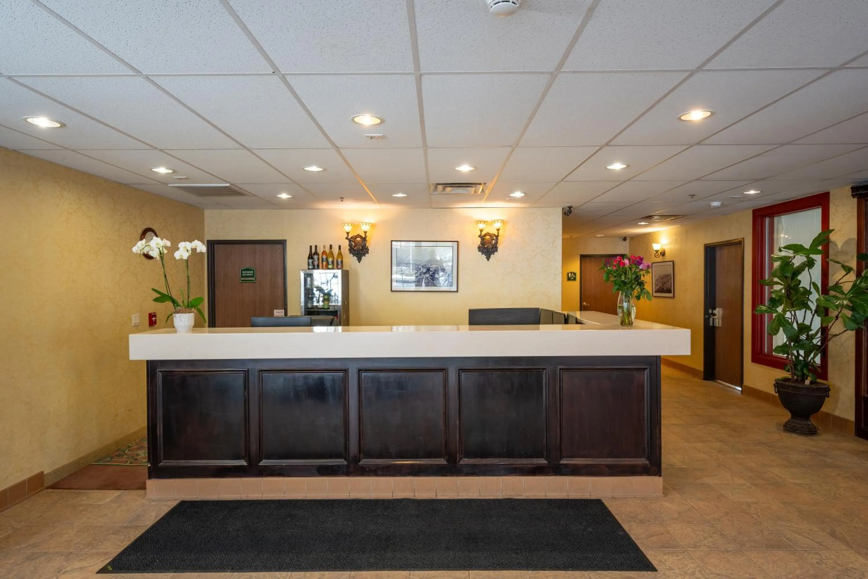 Lobby or reception in Silverland Inn