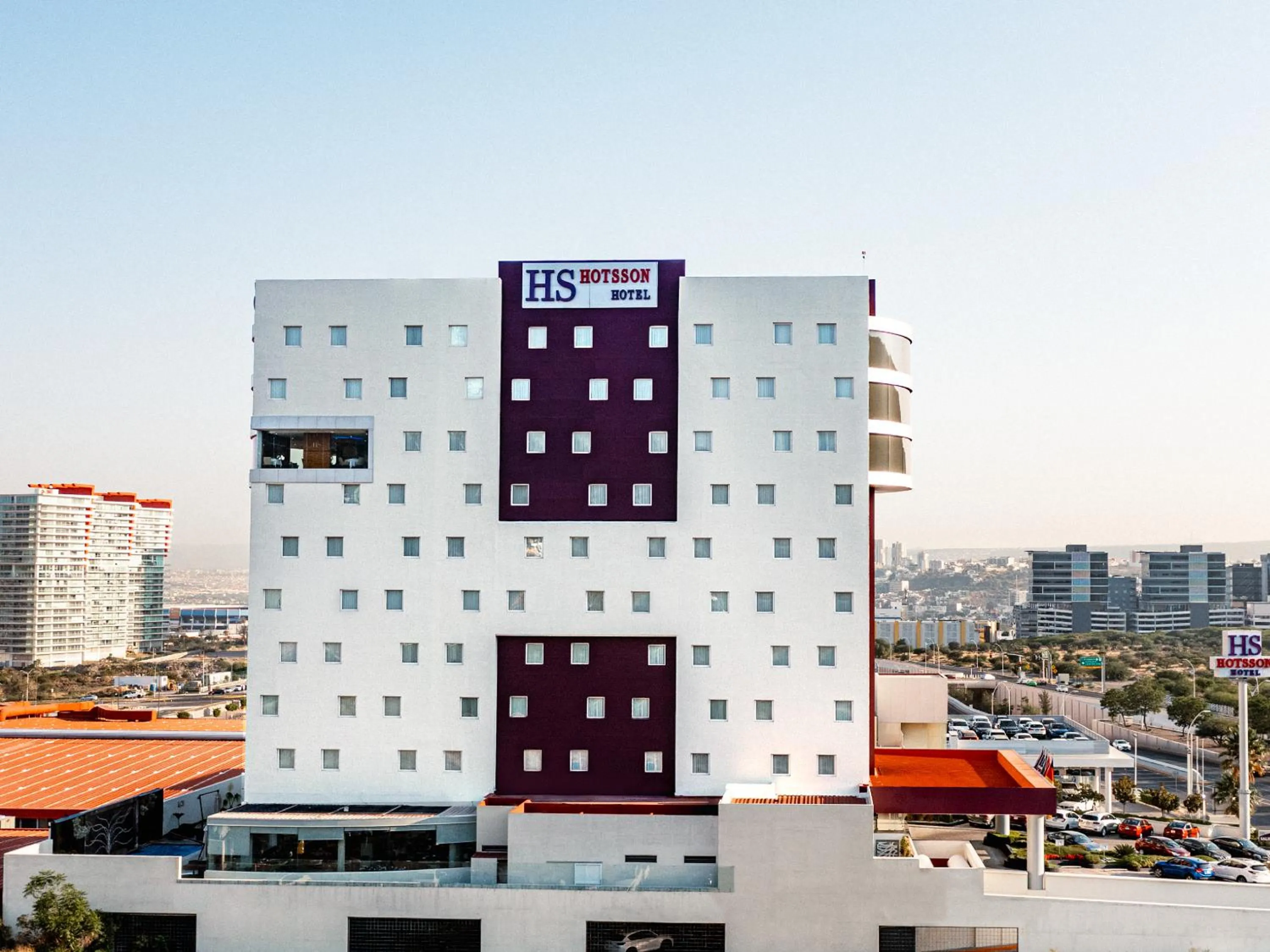 Facade/entrance in HS HOTSSON Hotel Queretaro