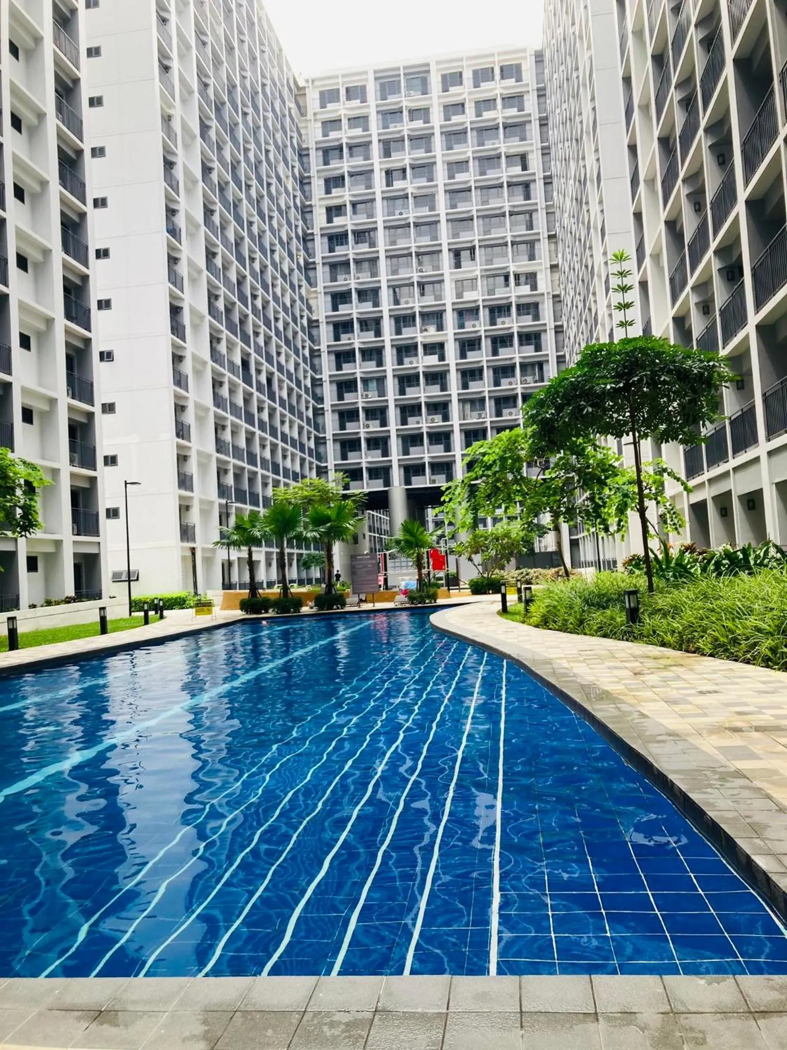 Swimming pool in Shore Residences MOA Dynastel Staycation