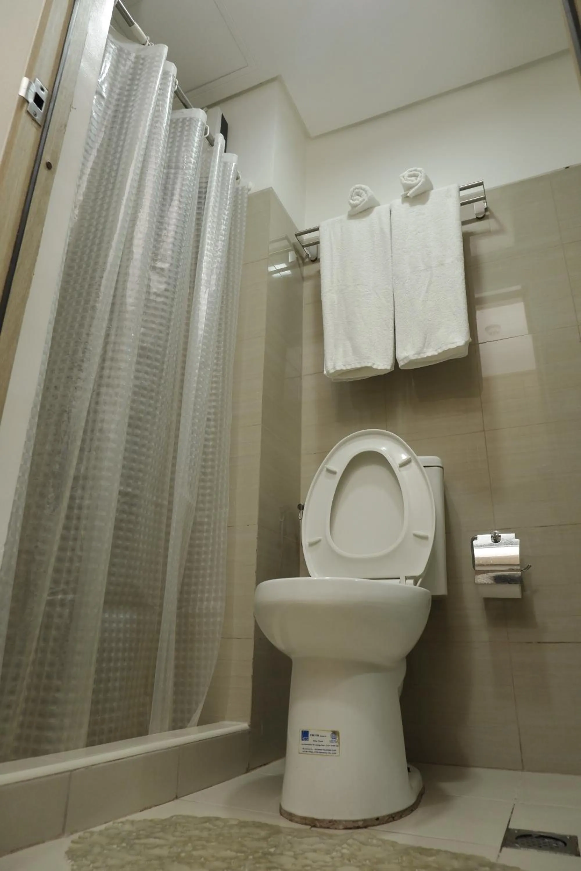 Toilet in Shore Residences MOA Dynastel Staycation