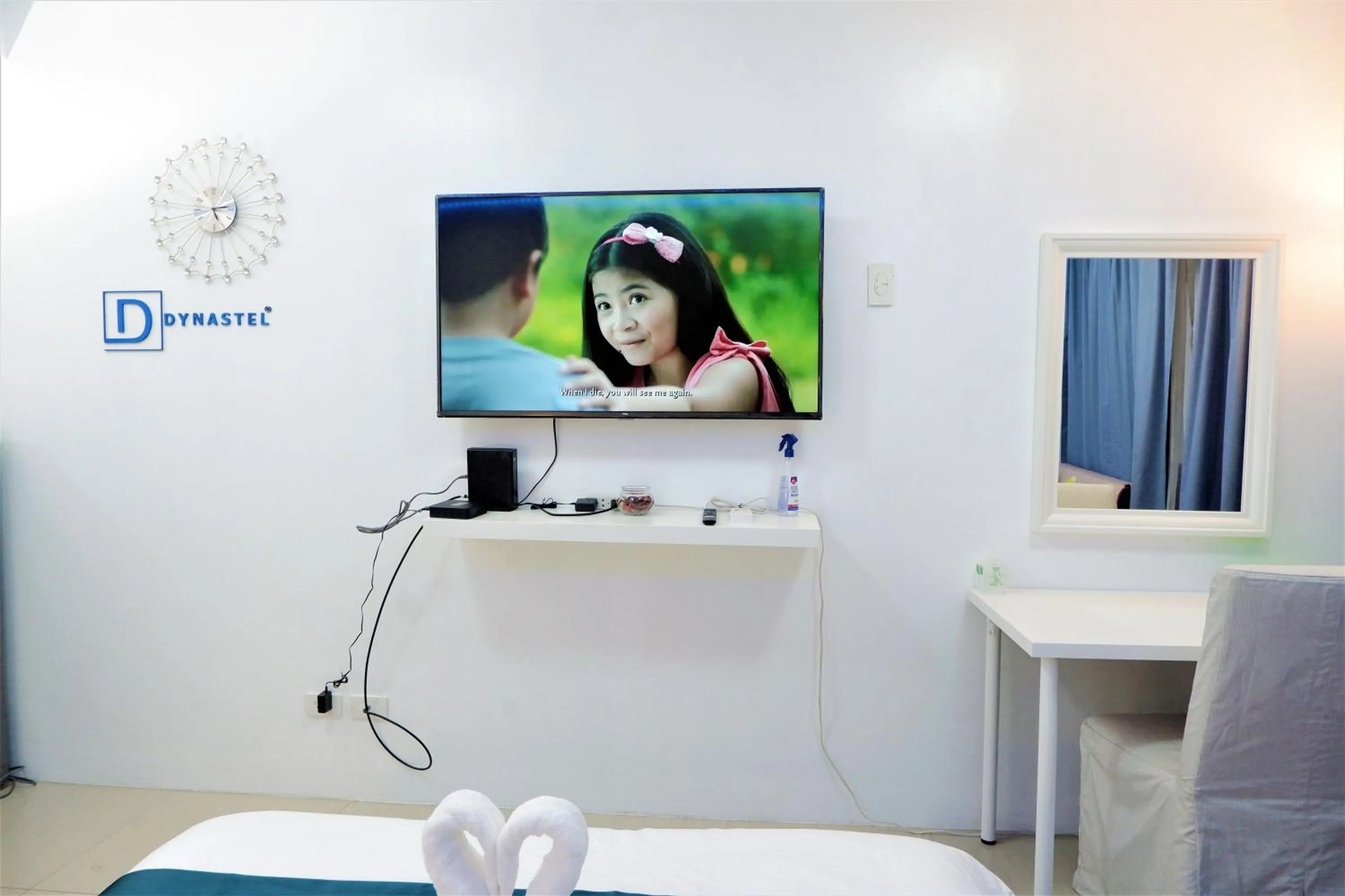 TV and multimedia in Shore Residences MOA Dynastel Staycation