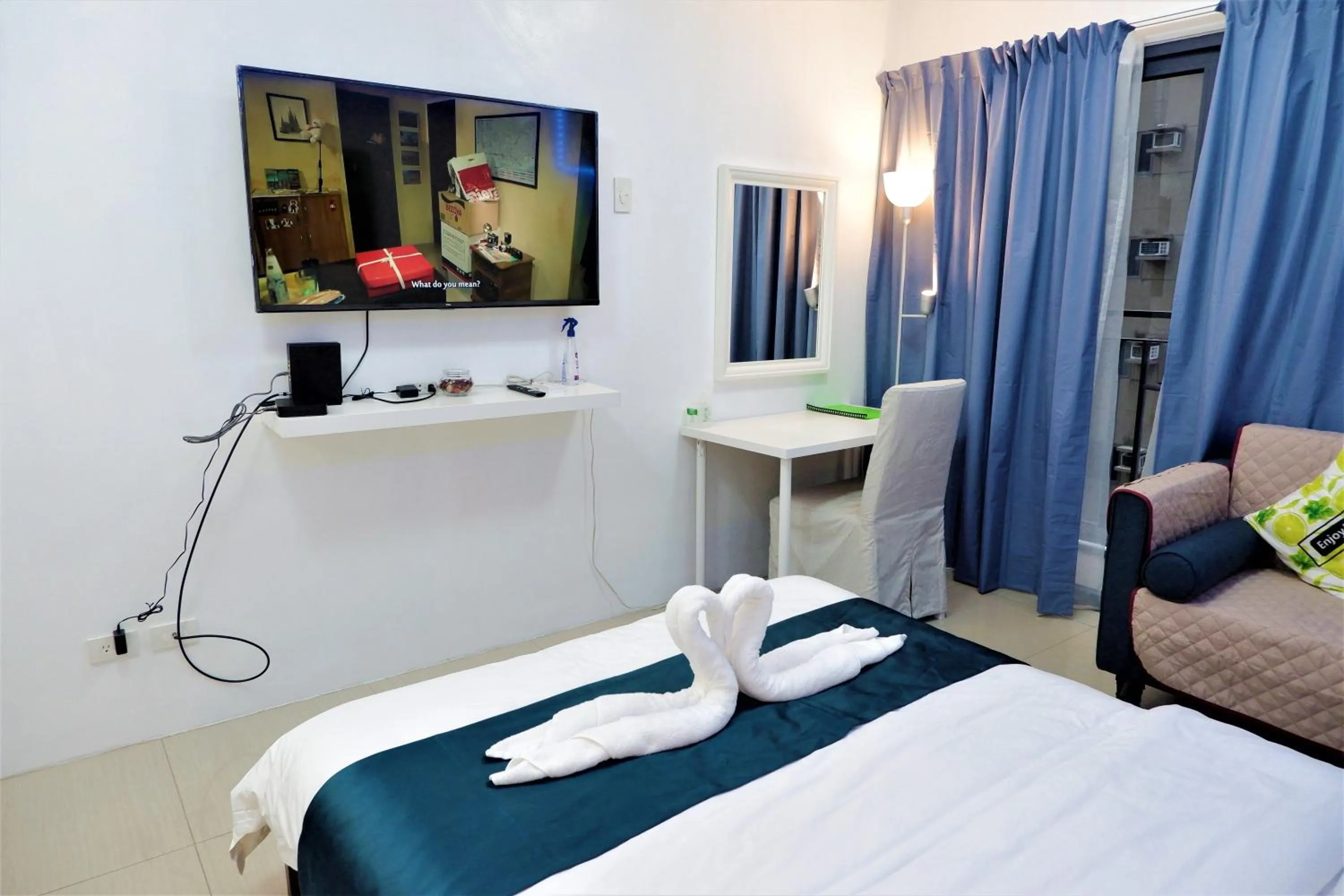 TV and multimedia, Bed in Shore Residences MOA Dynastel Staycation