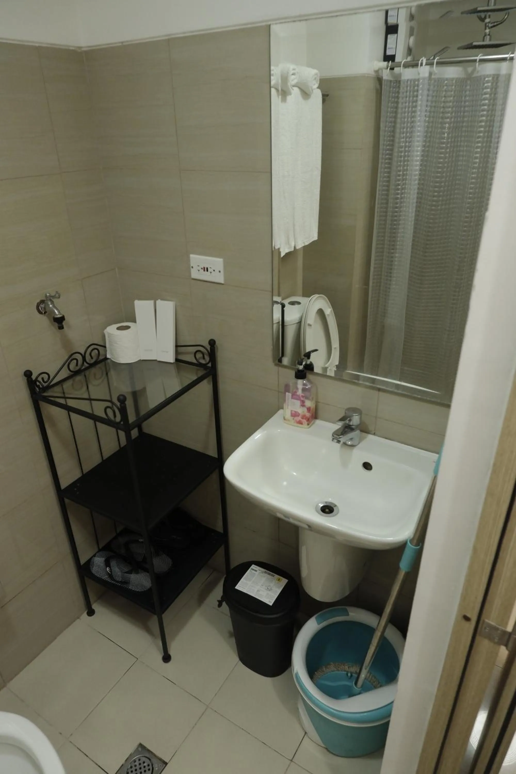 Bathroom in Shore Residences MOA Dynastel Staycation