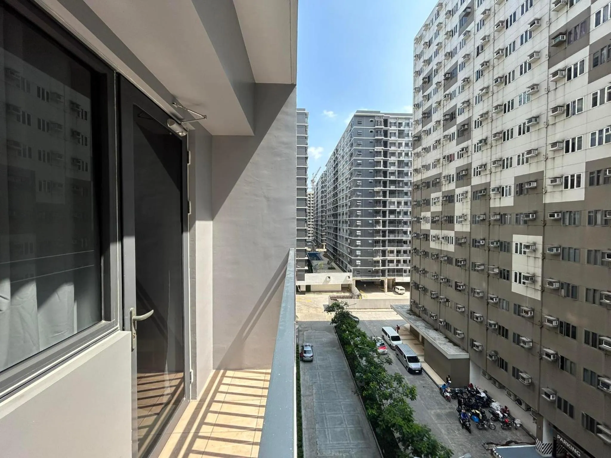 Patio in Shore Residences MOA Dynastel Staycation