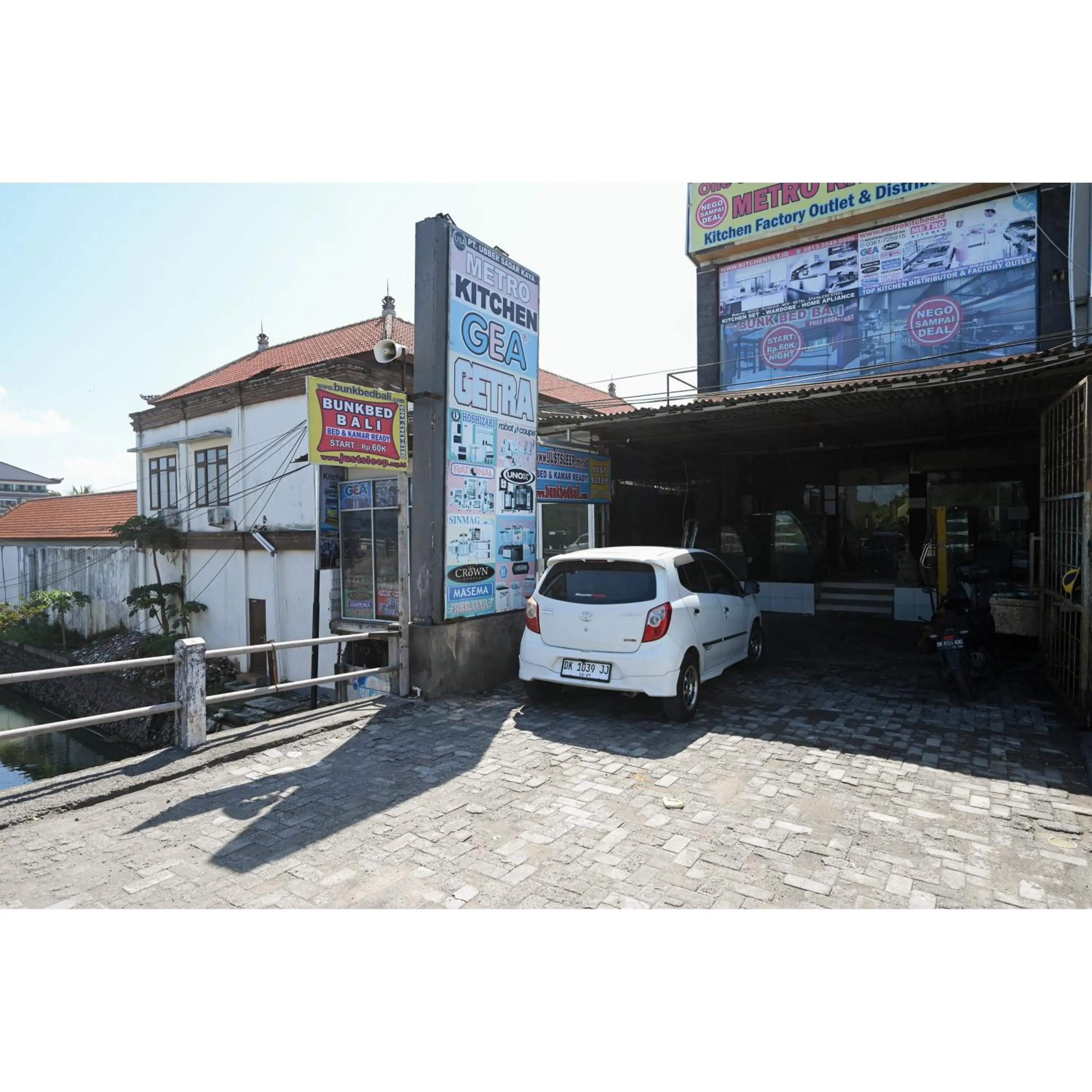 Facade/entrance in Bunk Bed Bali near Sanur Mitra RedDoorz