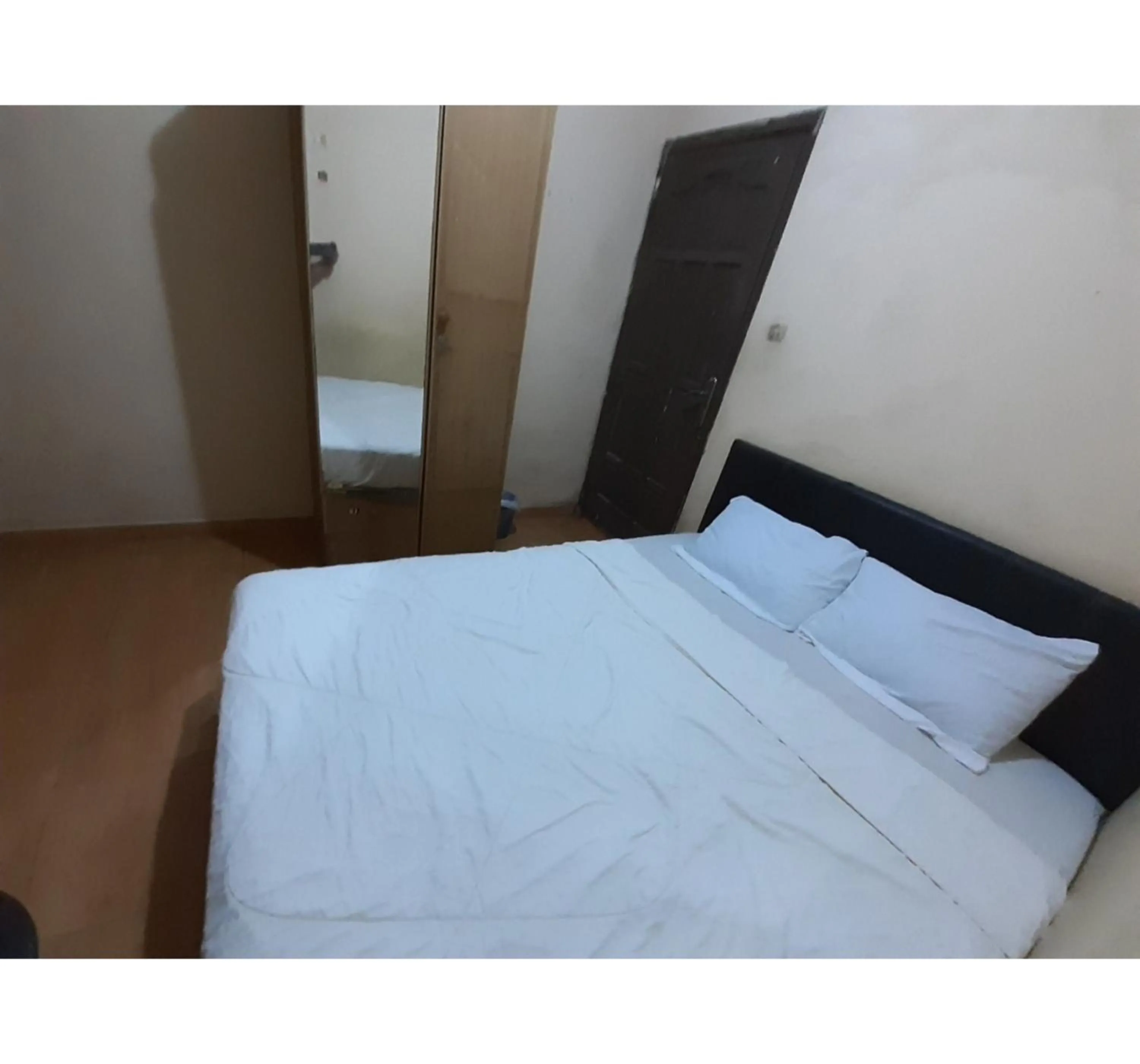 Bedroom, Bed in Hotel O Pinus Jaya SyariahNearTaman Amaryllis Pekanbaru