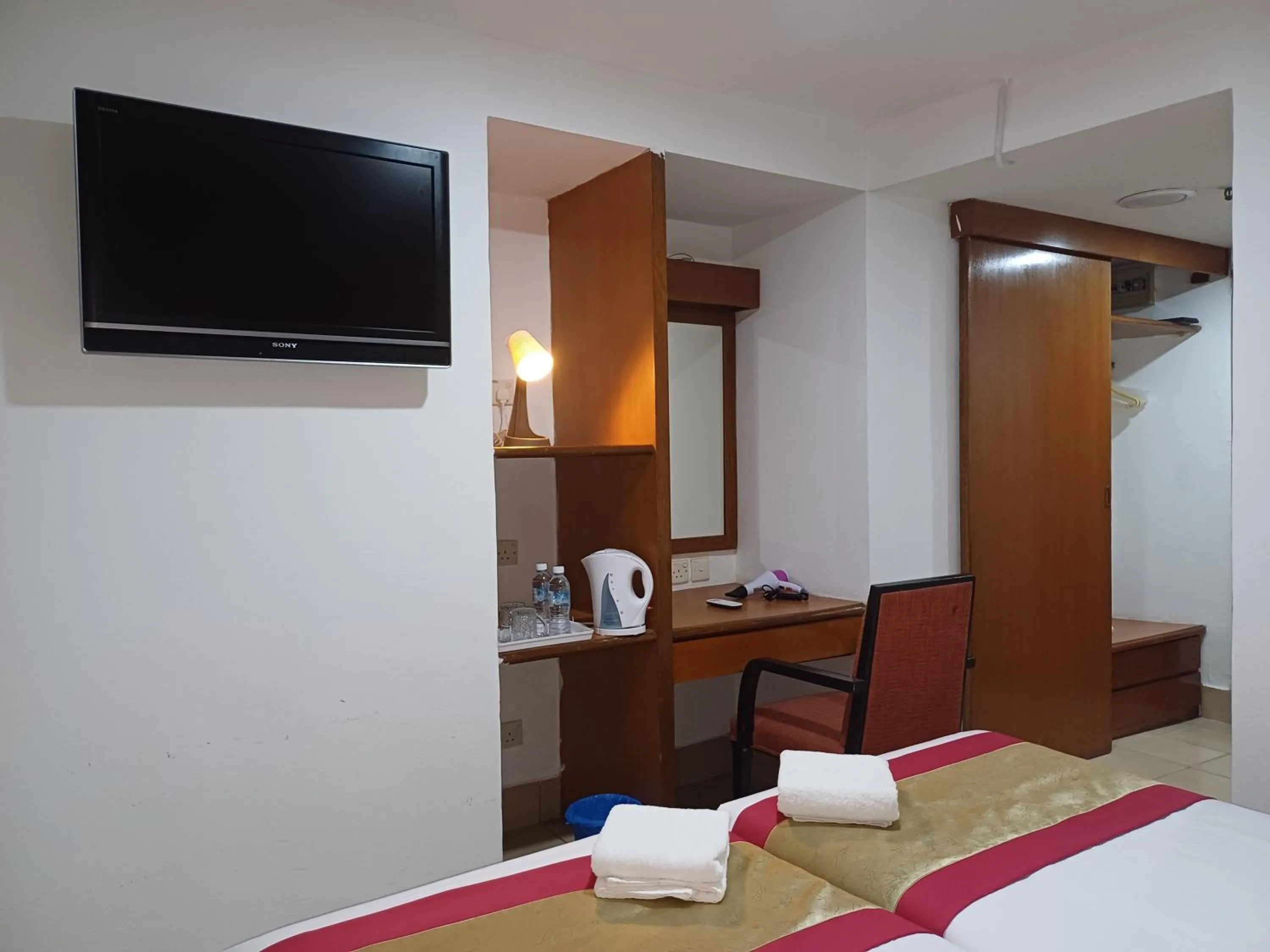 hair dresser, Bed in Hotel Seri Putra