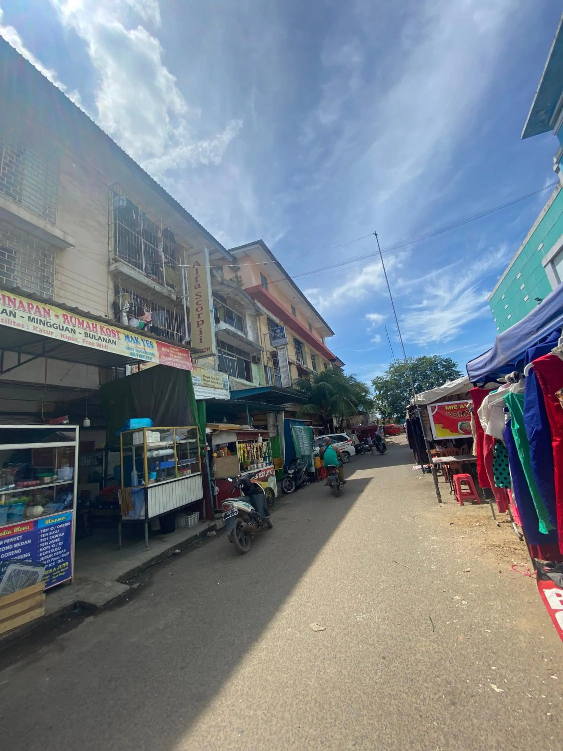 Facade/entrance in Hotel O Penginapan Alfafa ScorpioNearNagoya Hill Shopping Mall