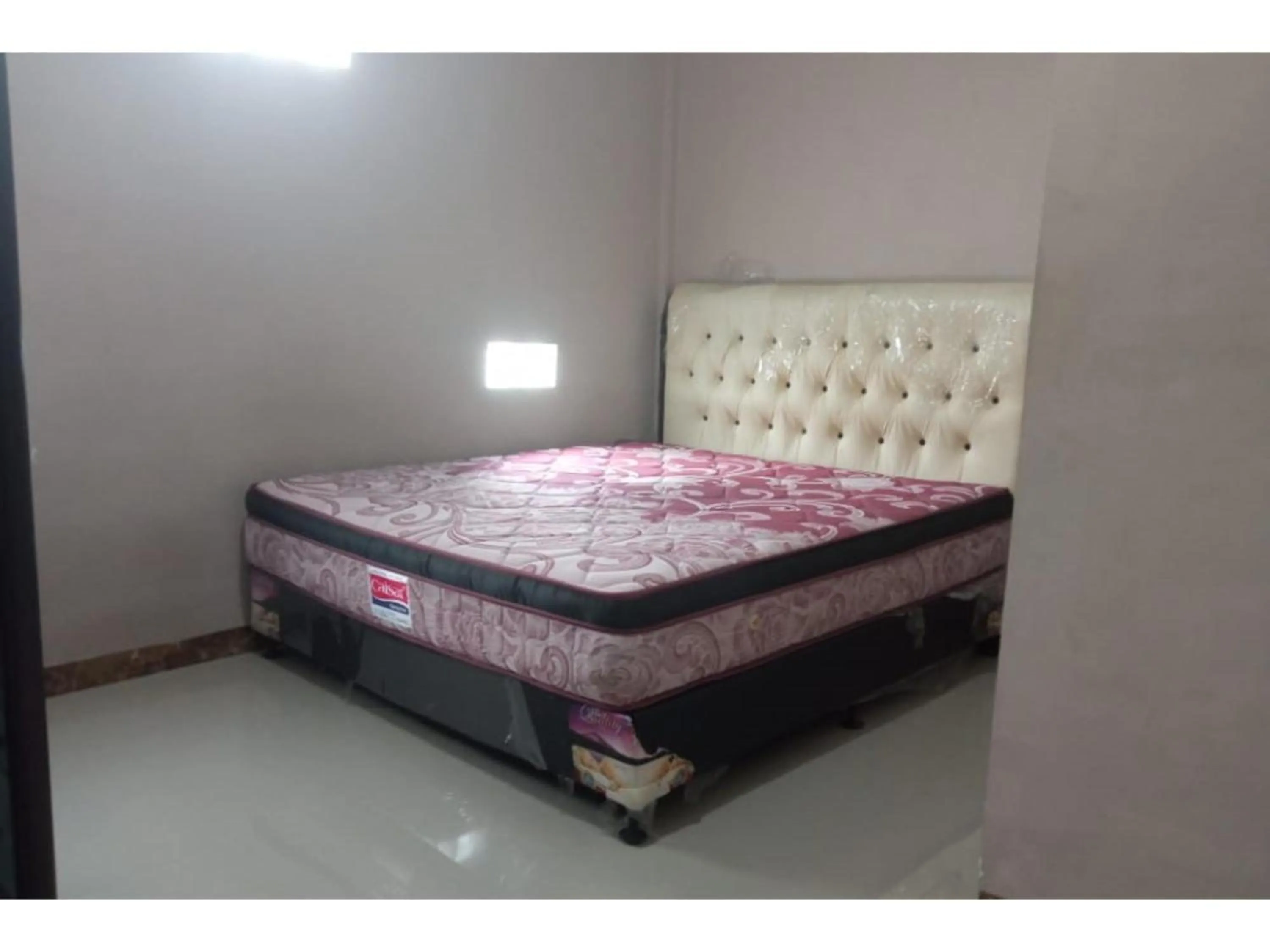 Bedroom, Bed in Hotel O White House SyariahNearOYO 93457 White House Syariah