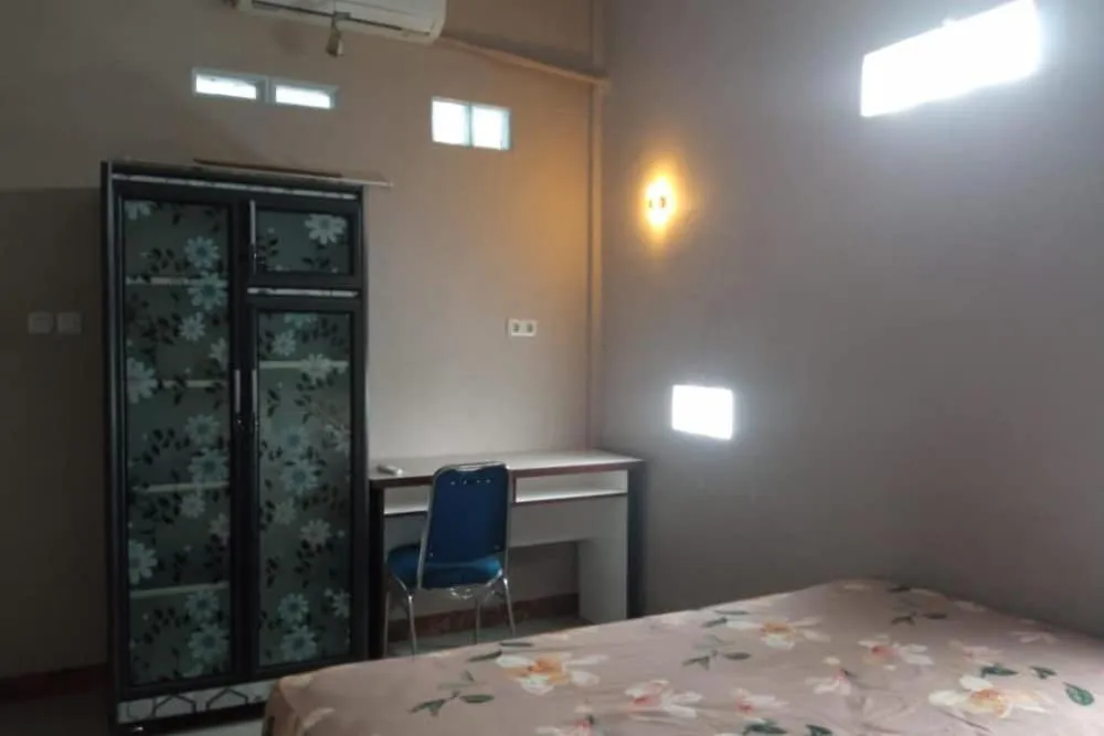 Bedroom, Bed in Hotel O White House SyariahNearOYO 93457 White House Syariah