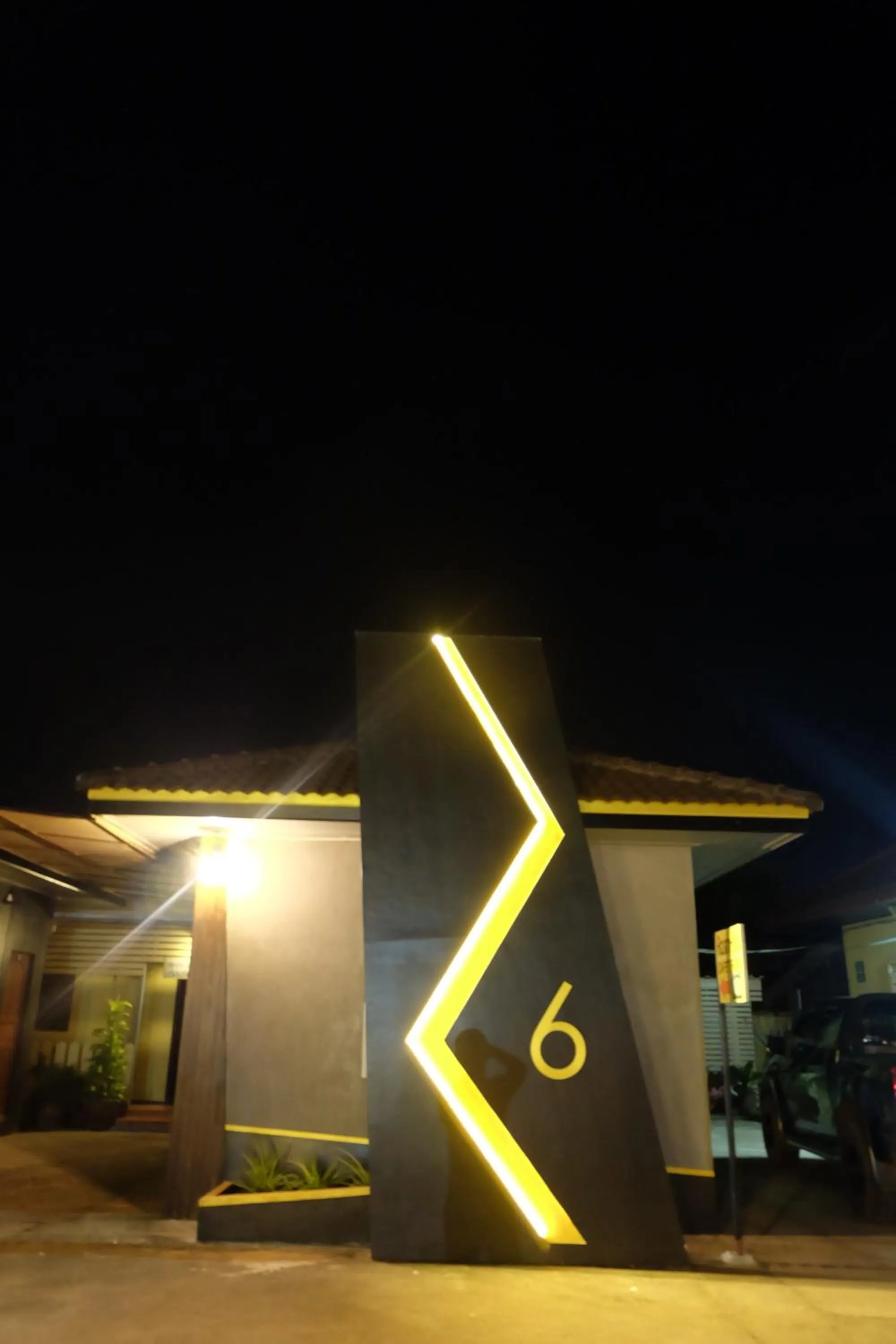 Property building in Golden House Hotel Sakaeo