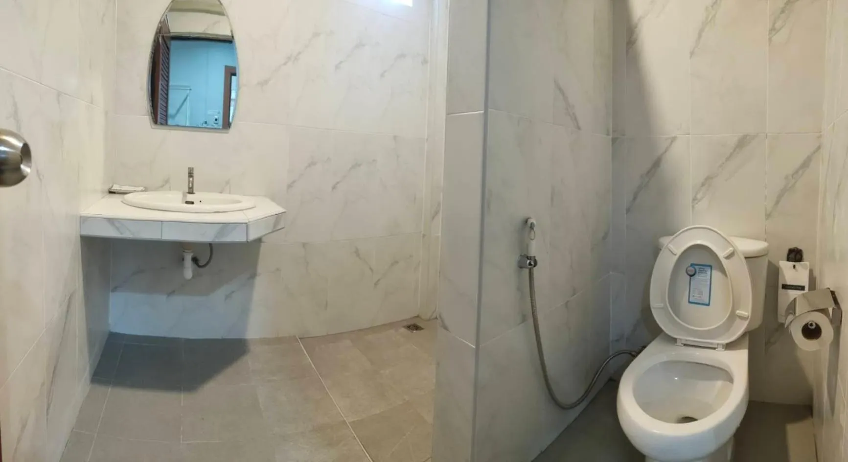 Bathroom in Golden House Hotel Sakaeo