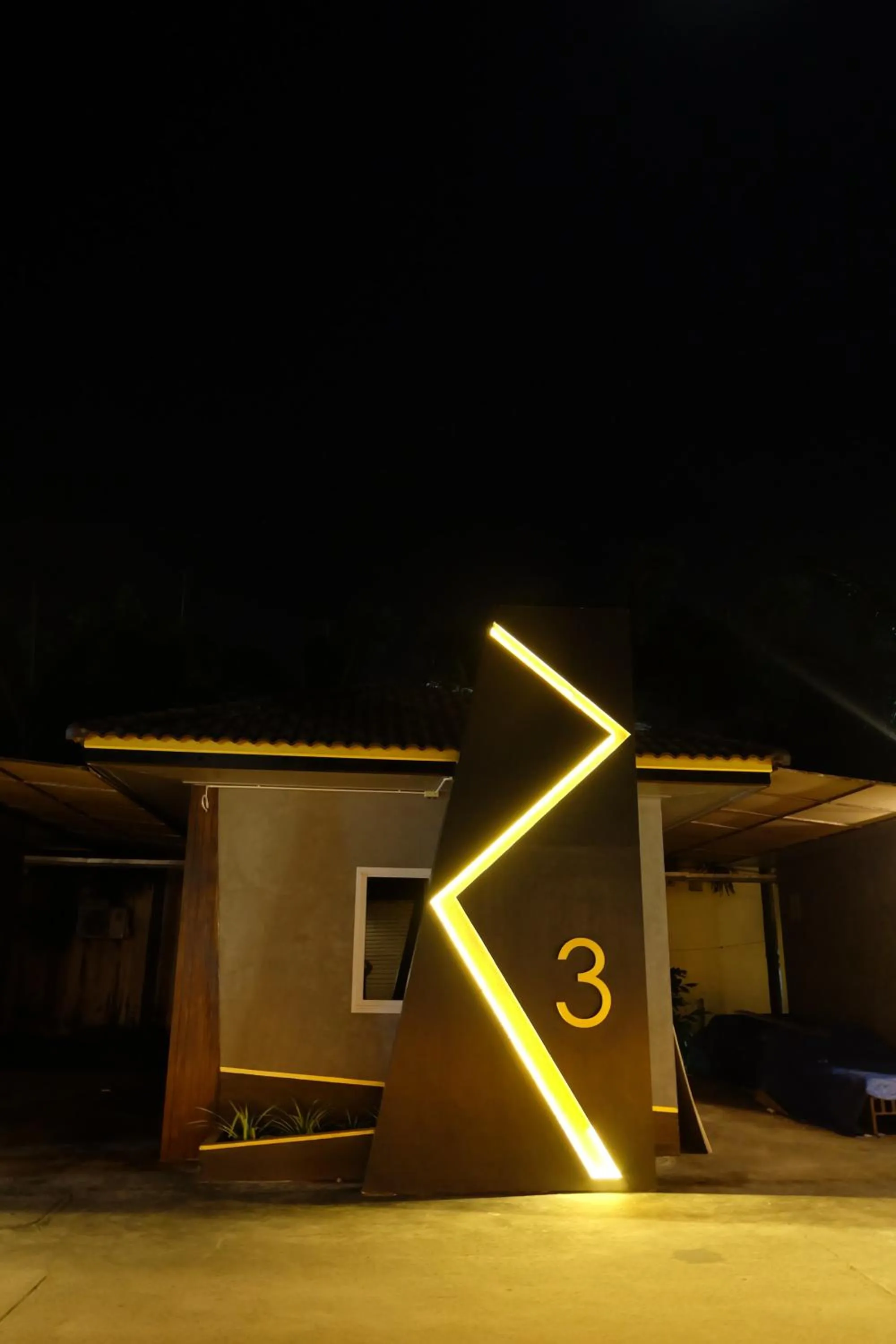 Property building in Golden House Hotel Sakaeo