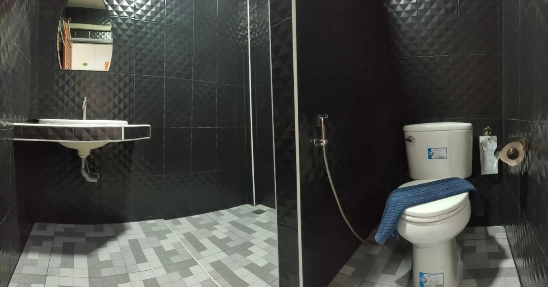 Bathroom in Golden House Hotel Sakaeo